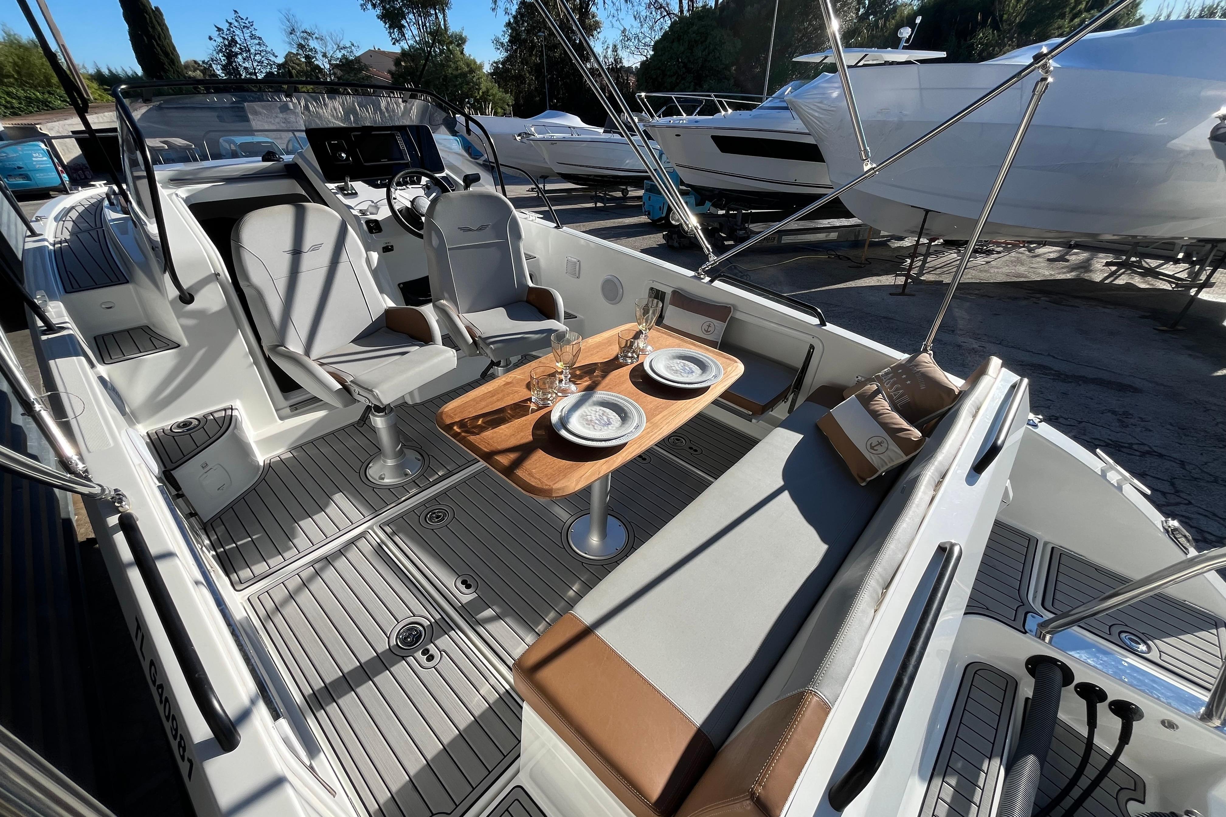 Beneteau Flyer 8 SUNdeck