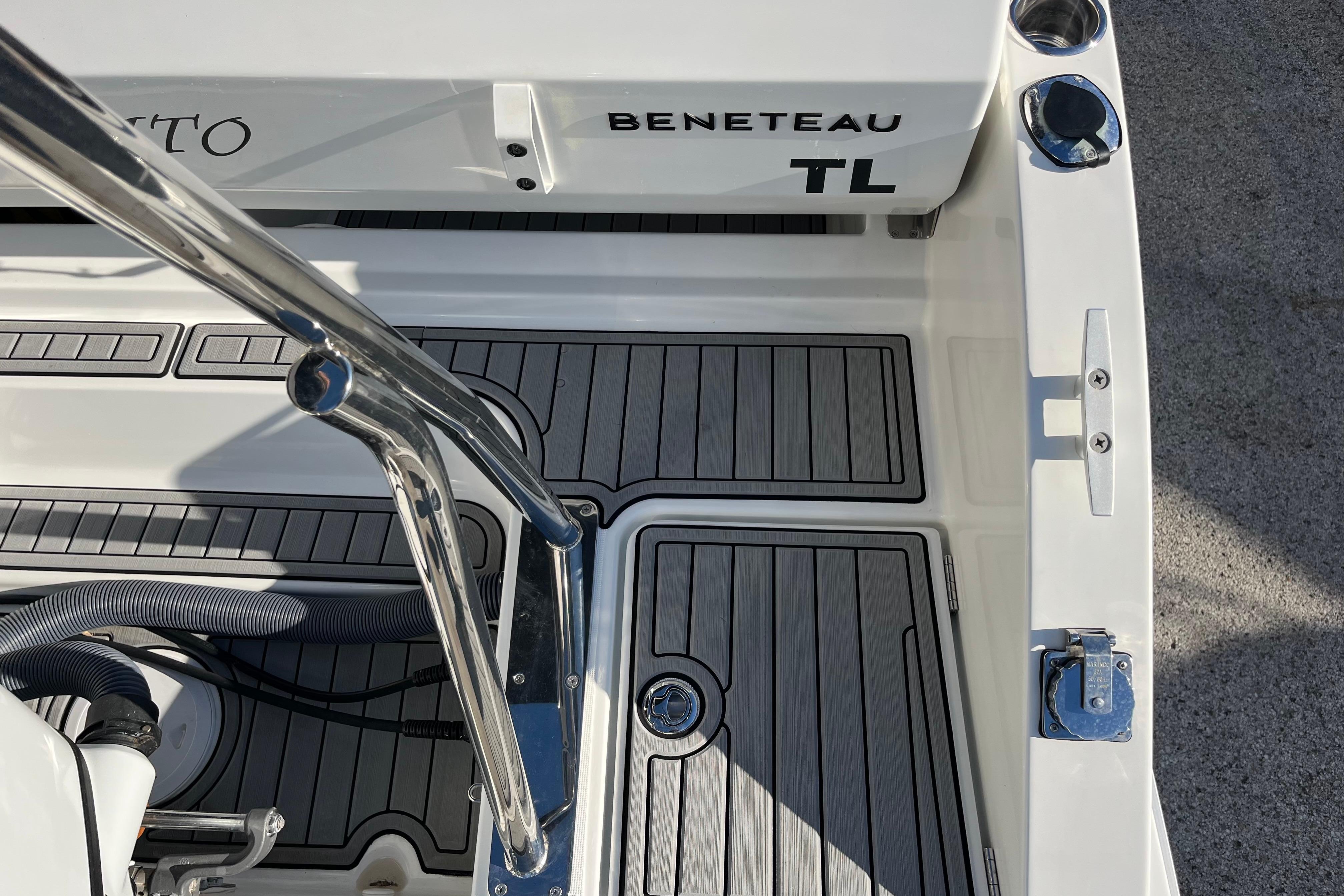 Beneteau Flyer 8 SUNdeck