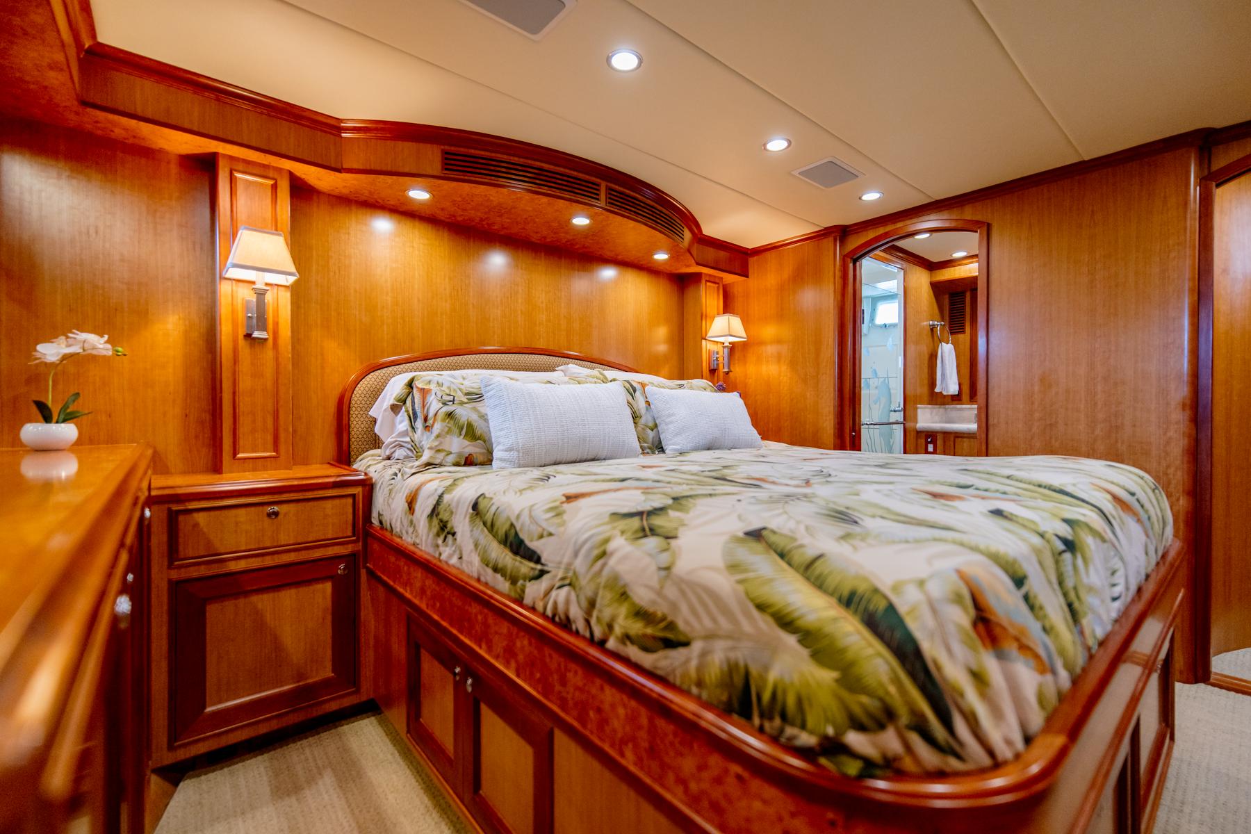 HonorÉ Yacht Photos Pics Owner's Stateroom