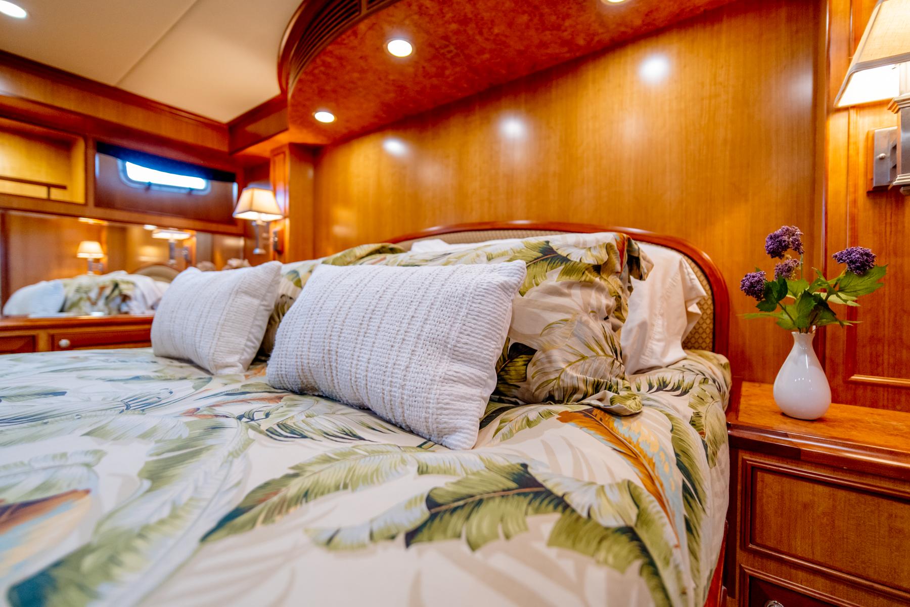 HonorÉ Yacht Photos Pics Owner's Stateroom