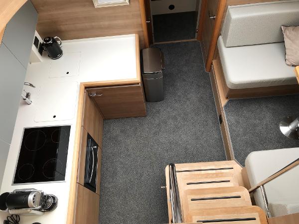 Sealine F46