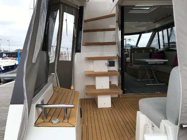 Sealine F46