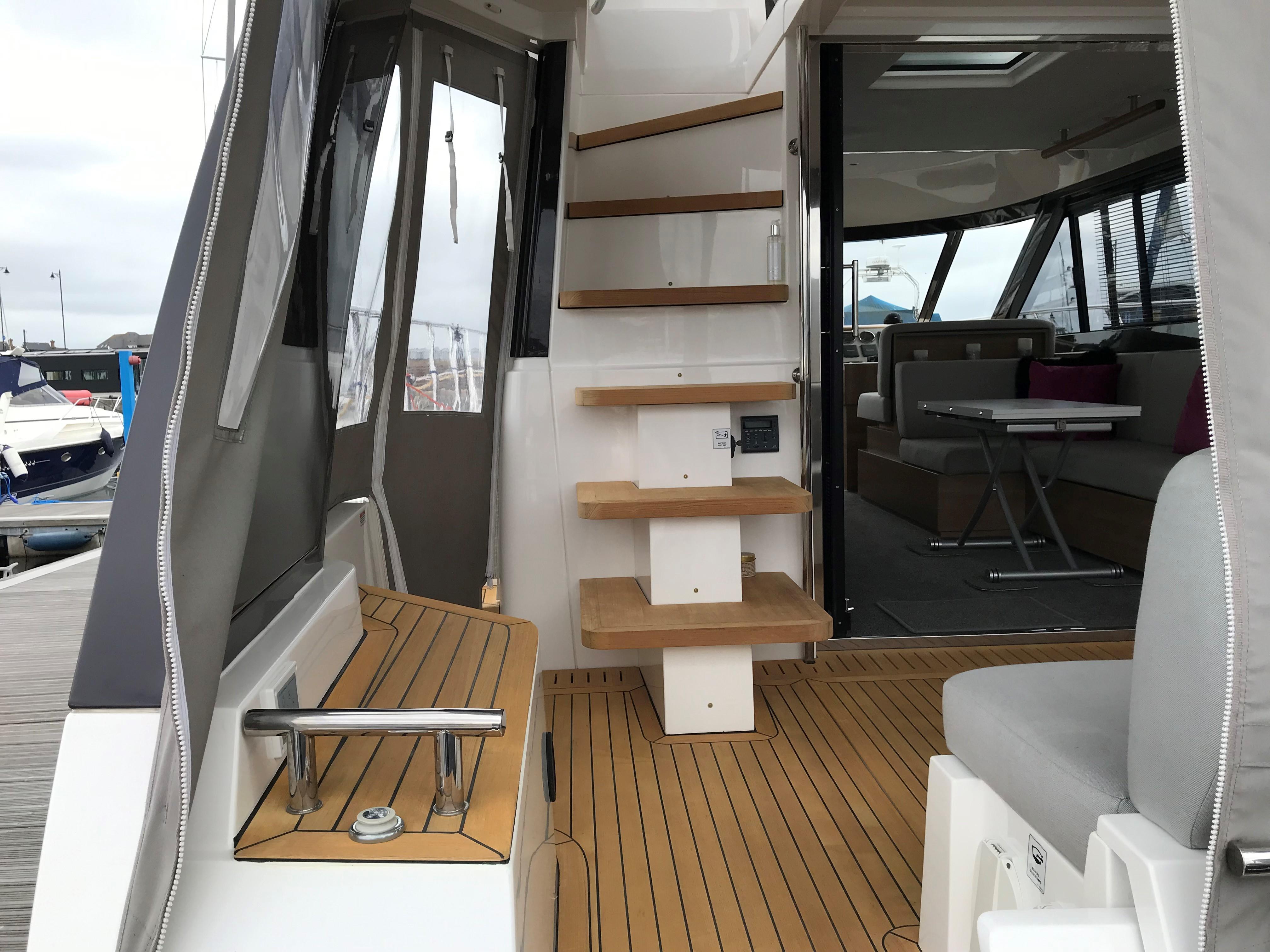 Sealine F46
