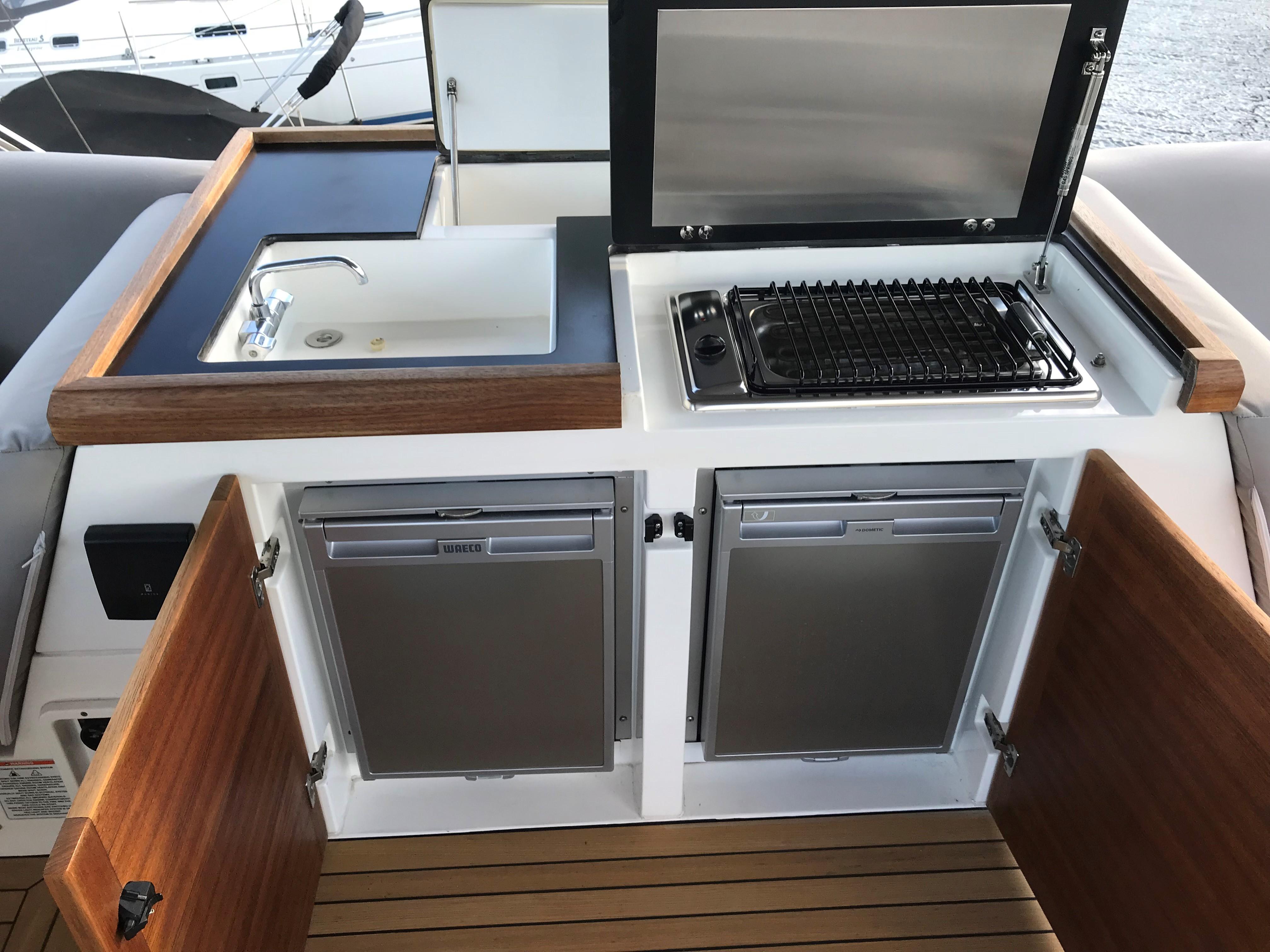Sealine F46