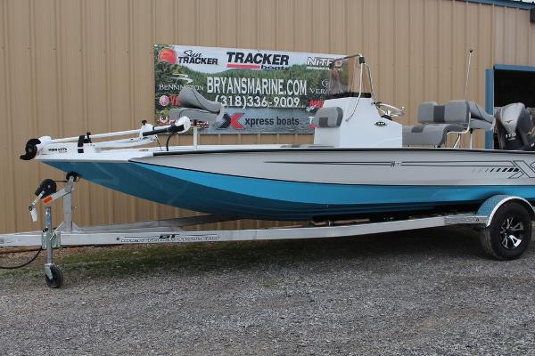 2021 Xpress boat for sale, model of the boat is H20B & Image # 2 of 10