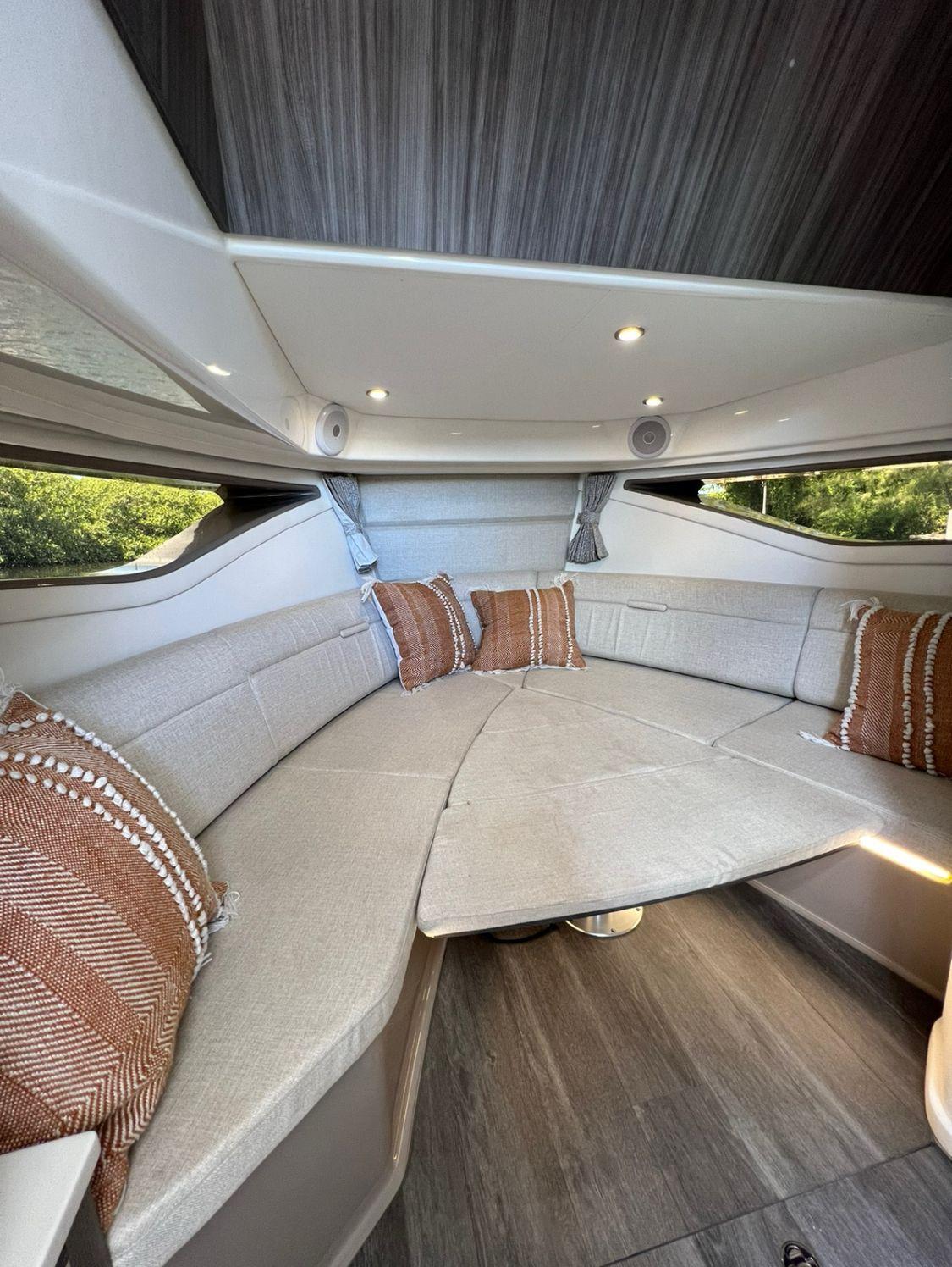 2023 Sea Ray Sundancer 320 @ Cancun