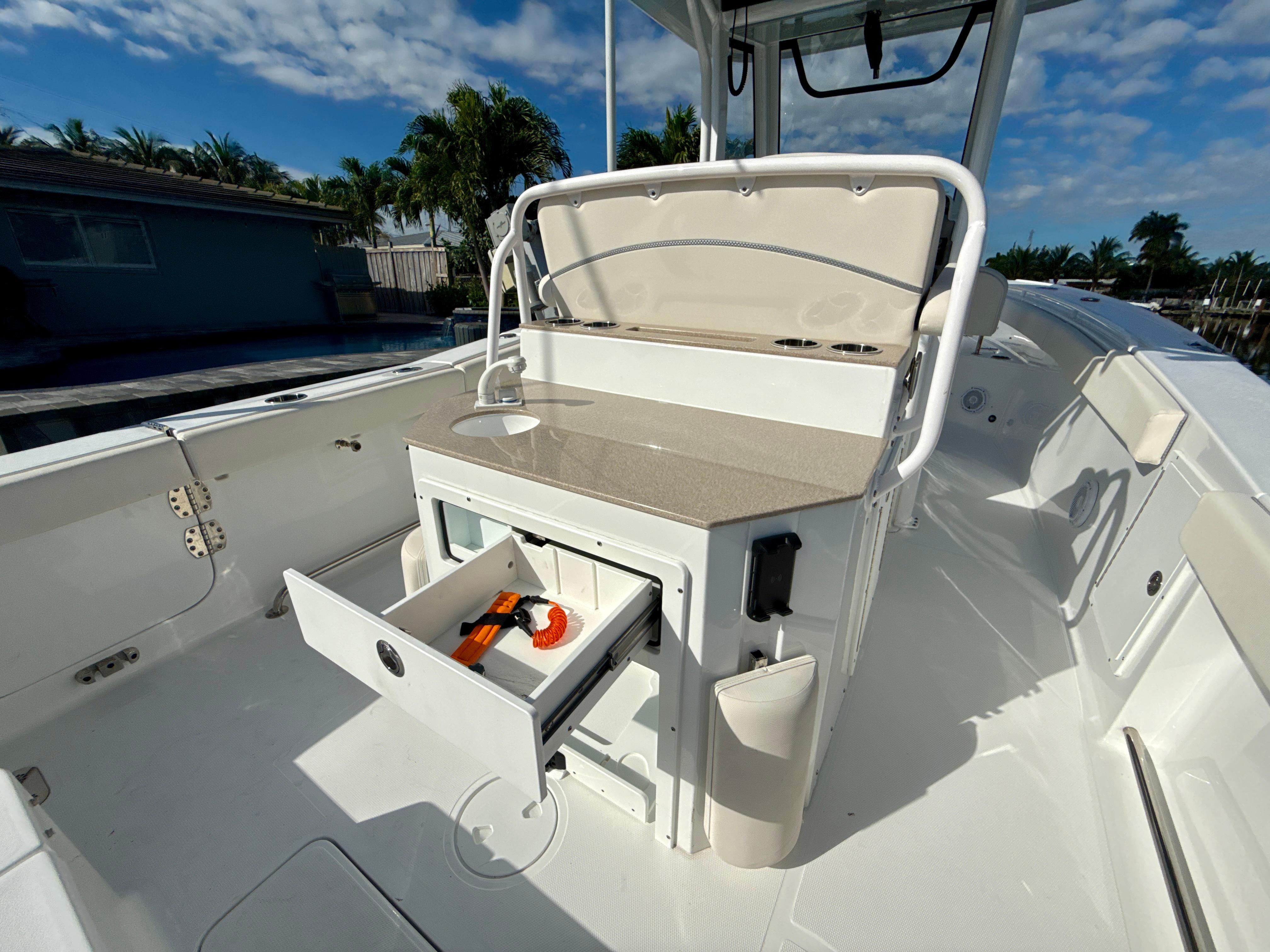 2024-sea-hunt-ultra-275-se-power-9696718-20250227153107133-1_XLARGE