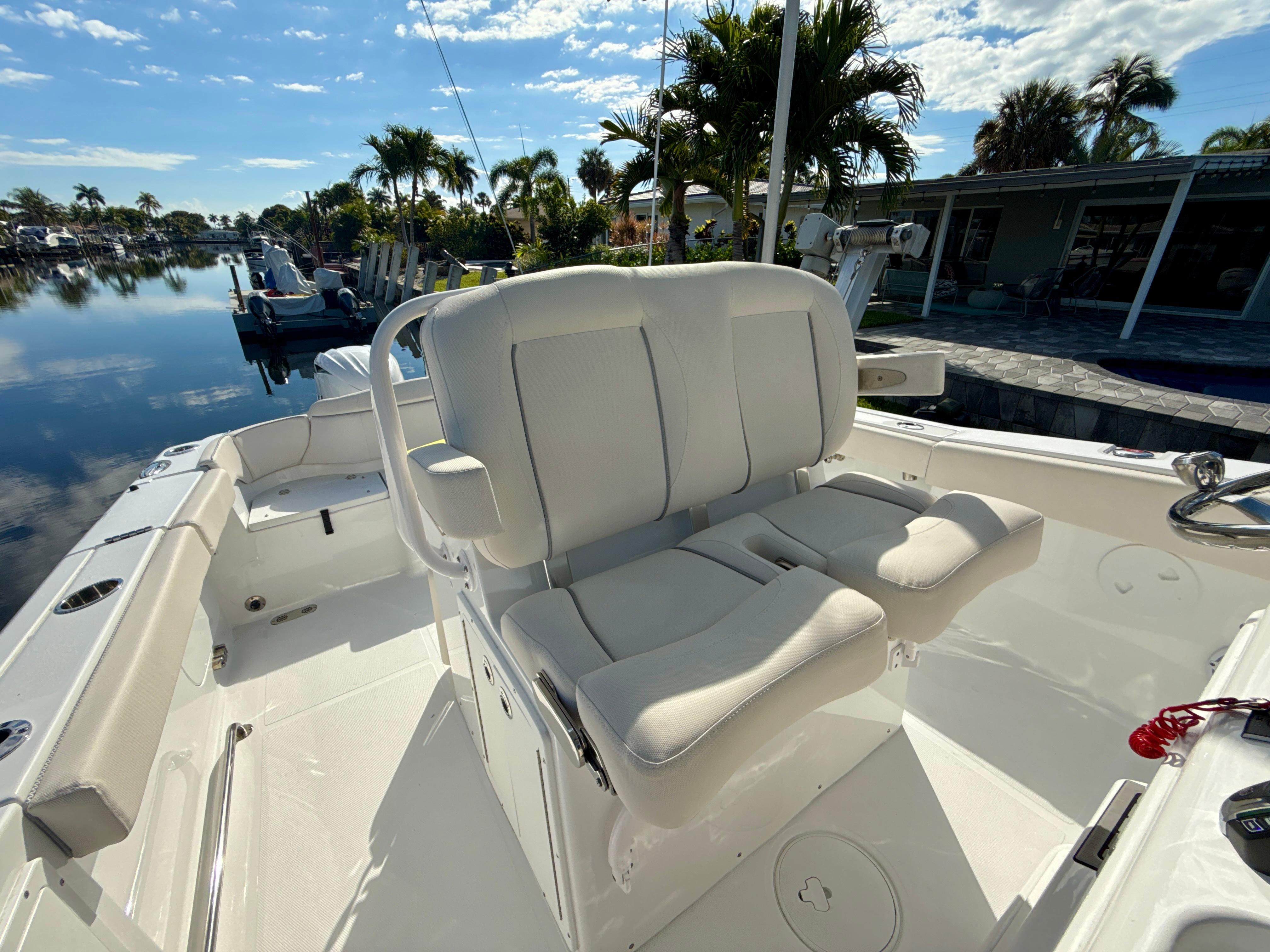 2024-sea-hunt-ultra-275-se-power-9696718-20250227153201415-1_XLARGE