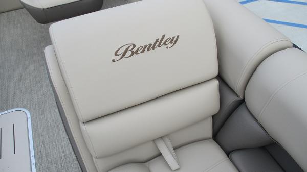 2021 Bentley boat for sale, model of the boat is Elite 223 Swingback (Full Tube) & Image # 35 of 52