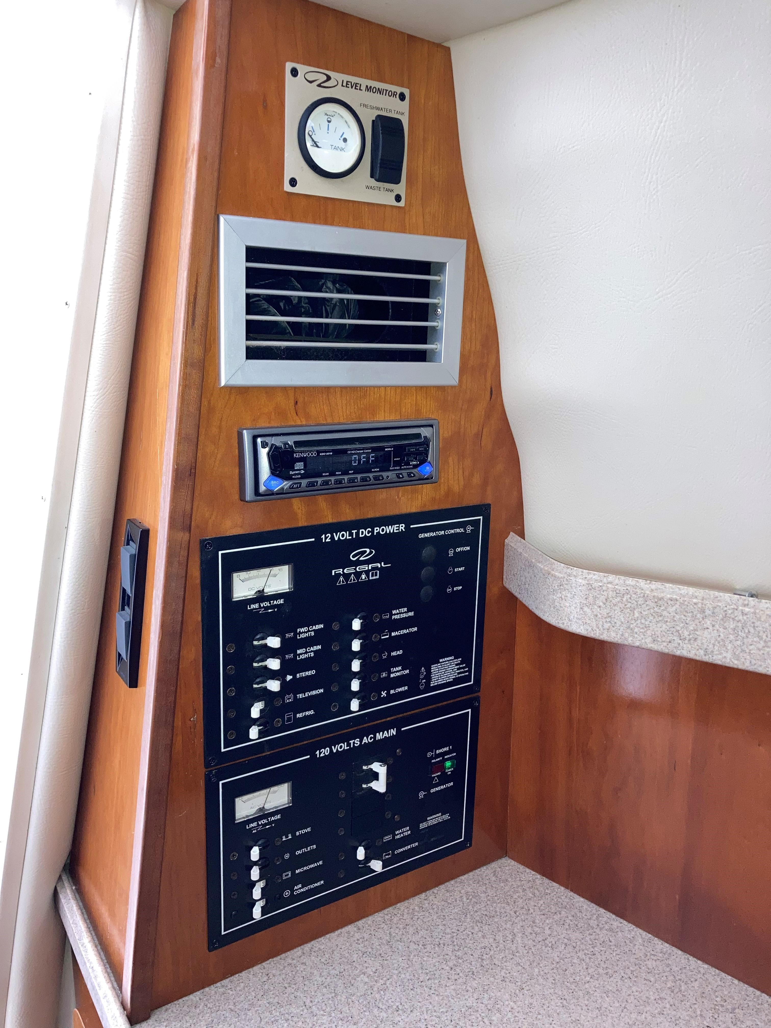 Used 2003 Regal Commodore 2665, 21901 North East - Boat Trader