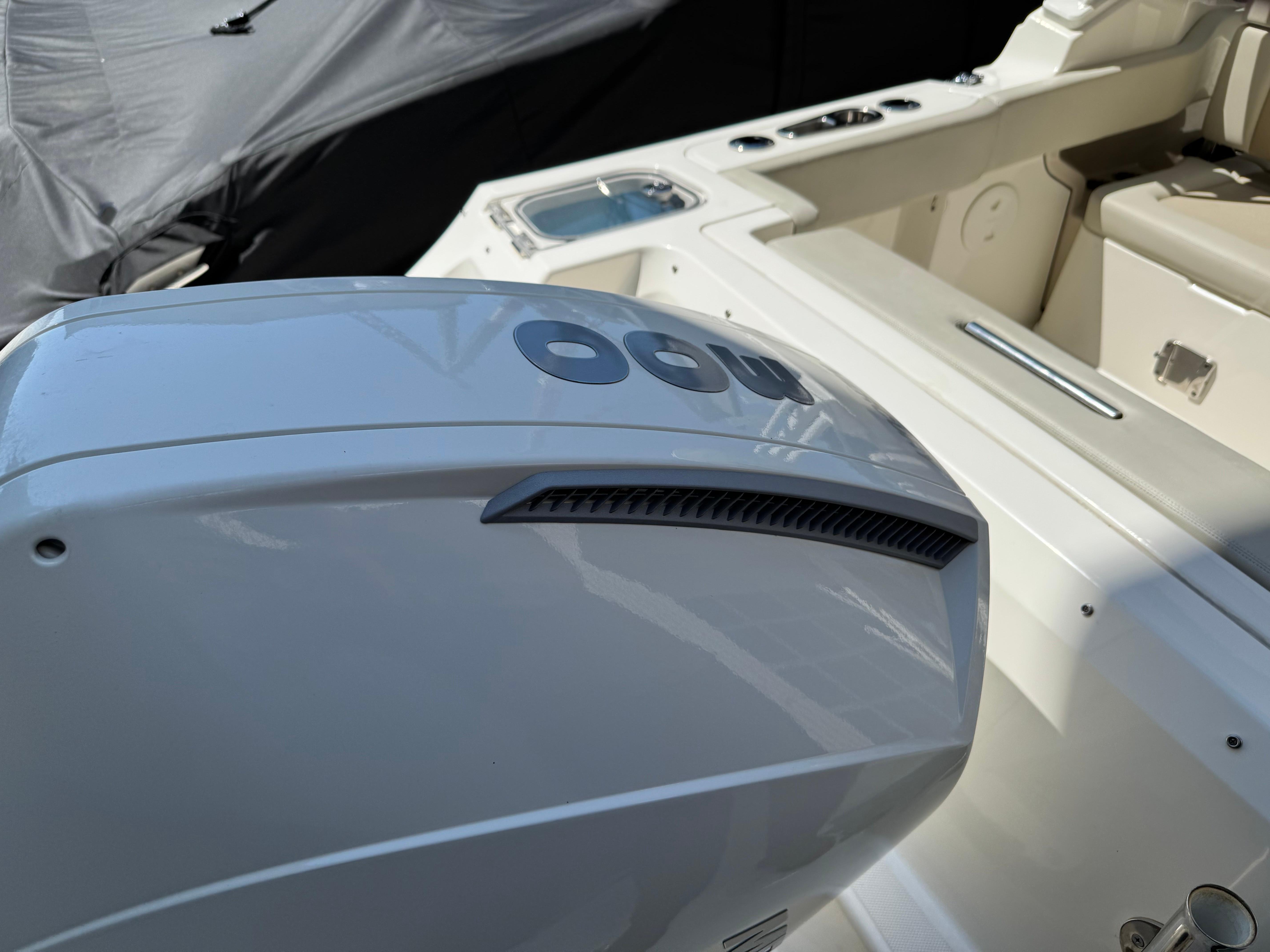 2022-boston-whaler-240-vantage-power-9886723-20250728122831389-1