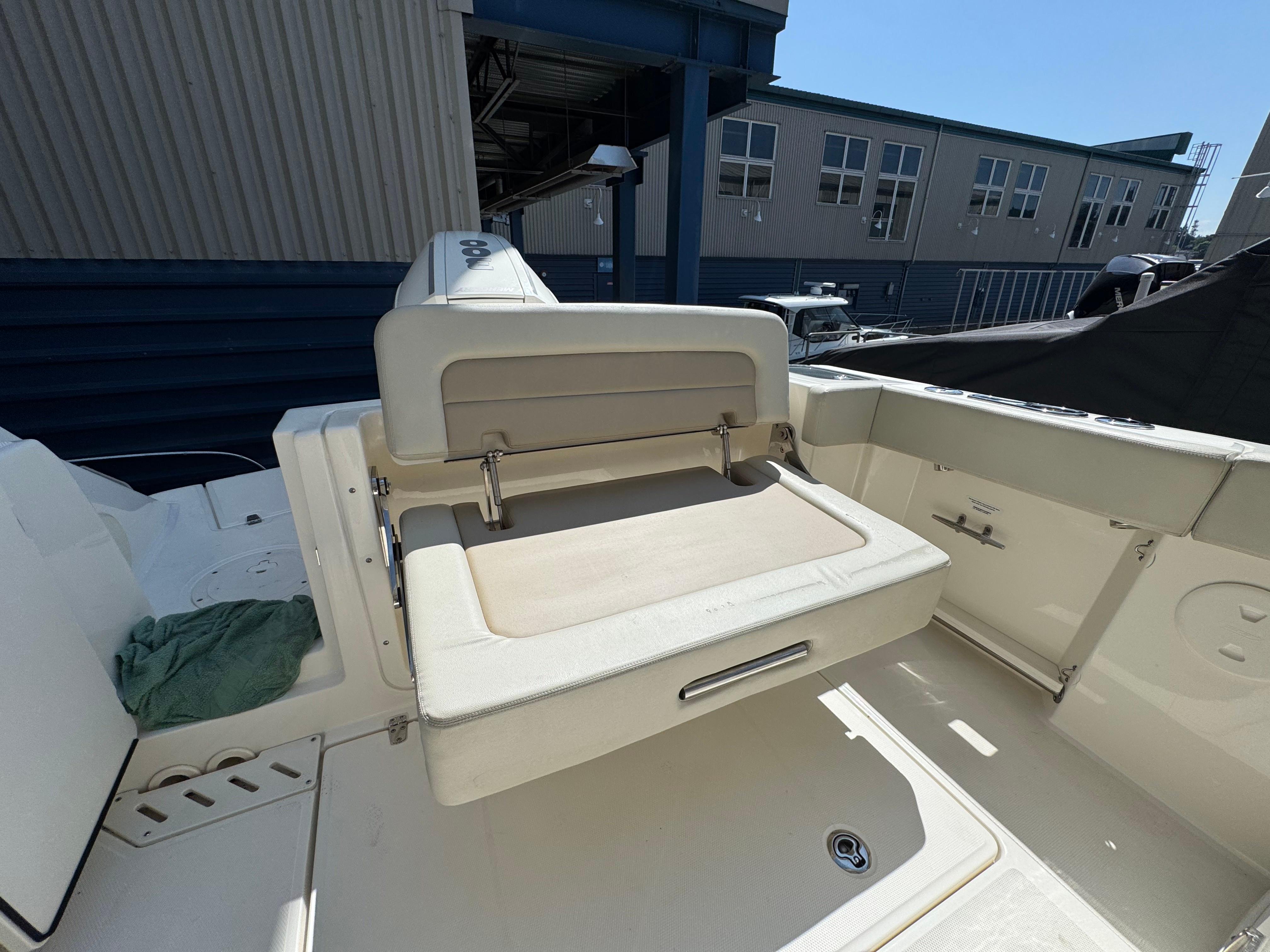 2022-boston-whaler-240-vantage-power-9886723-20250728122848242-1