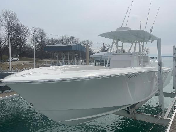 33' Invincible, Listing Number 100895875, Image No. 6