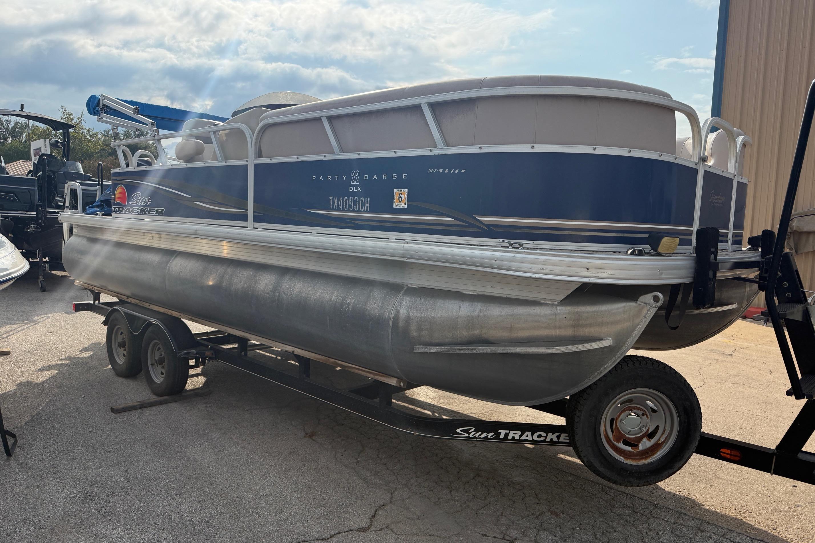 2014 Sun Tracker Party Barge 22 DLX-4