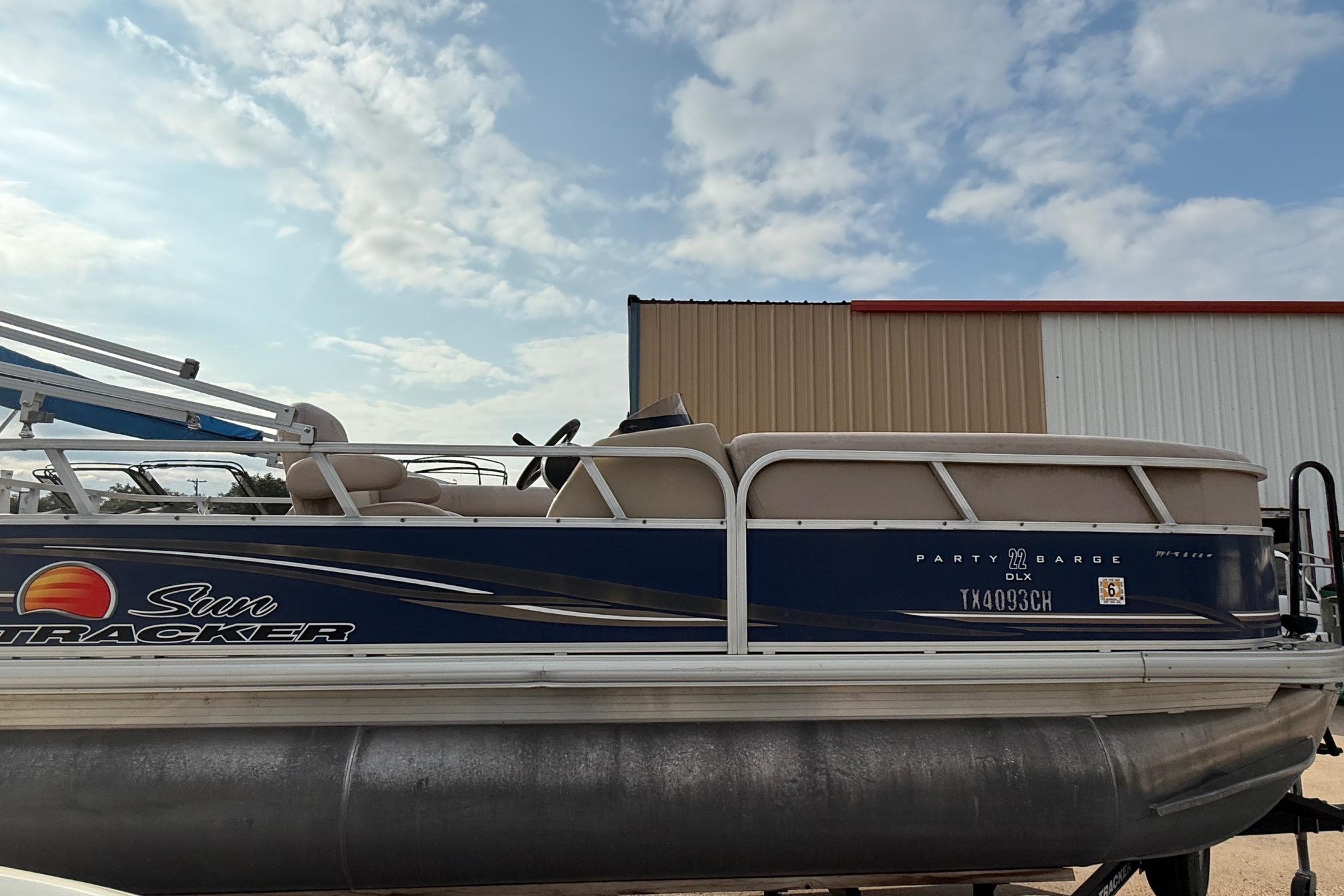 2014 Sun Tracker Party Barge 22 DLX-5