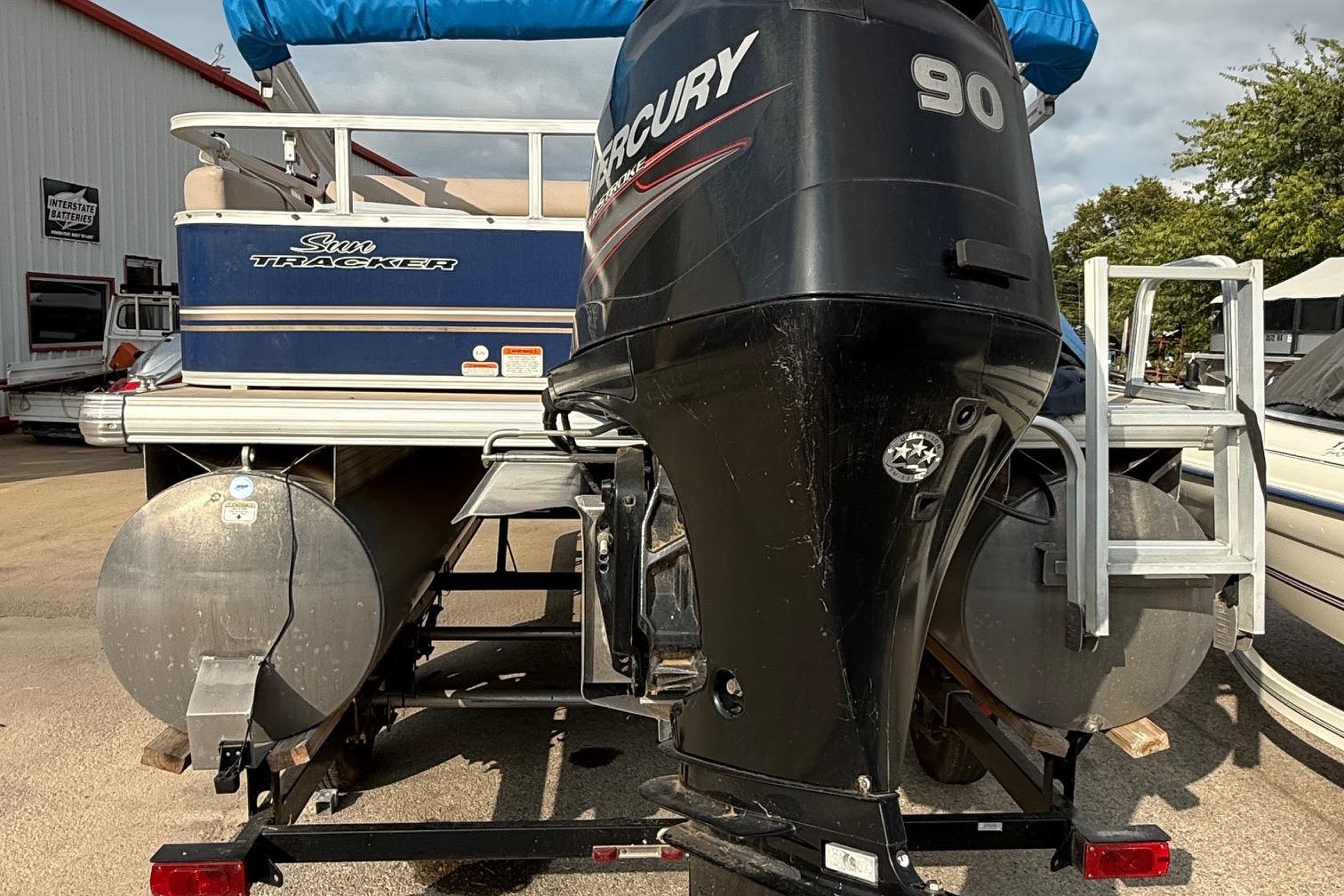 2014 Sun Tracker Party Barge 22 DLX-6