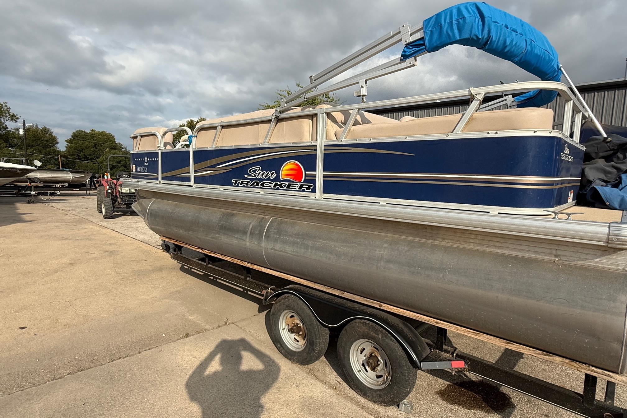 2014 Sun Tracker Party Barge 22 DLX-7