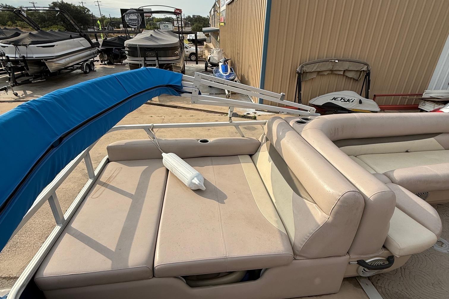 2014 Sun Tracker Party Barge 22 DLX-10