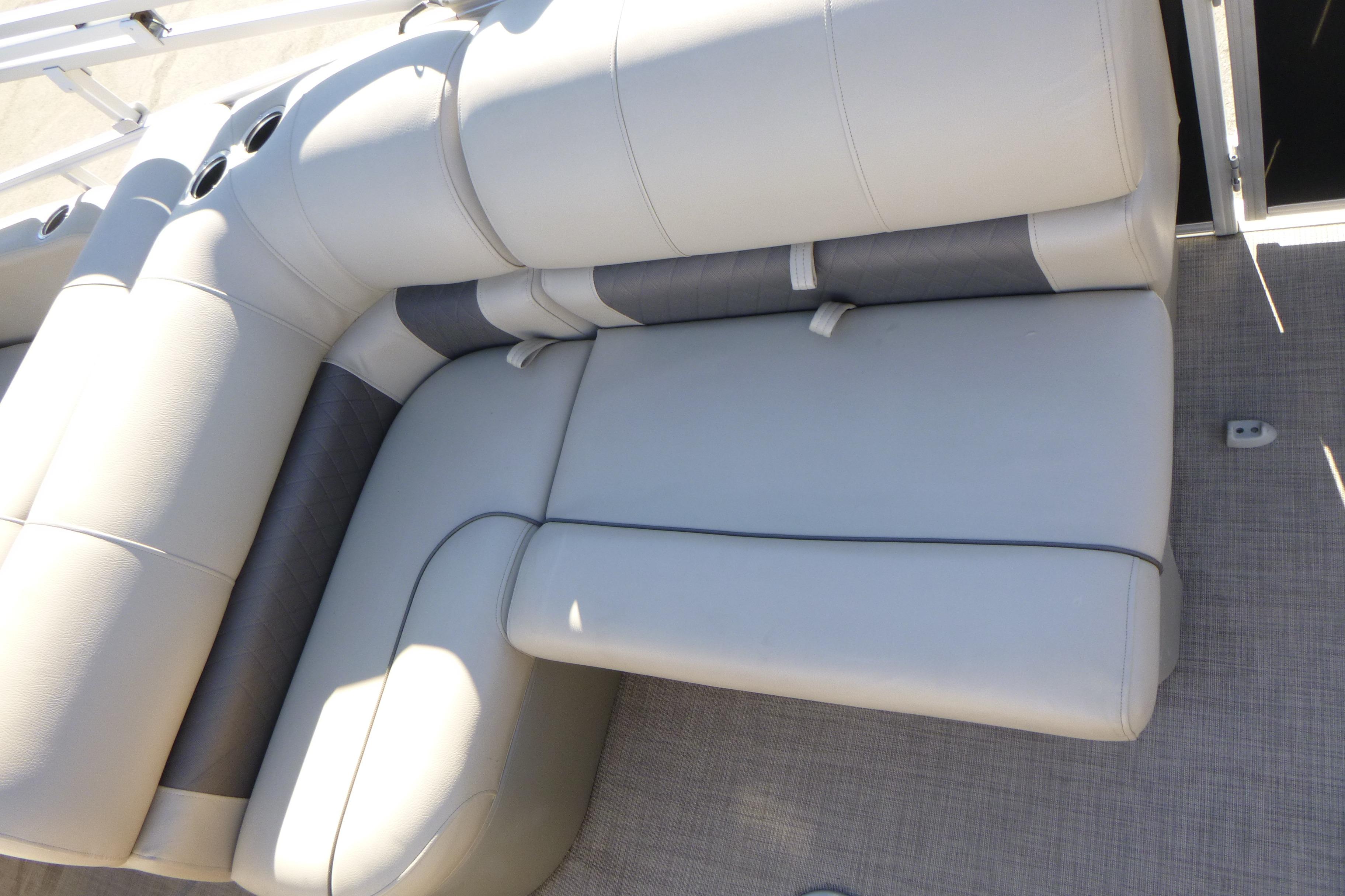 2022 Sun Tracker Party Barge 22 DLX Gallery