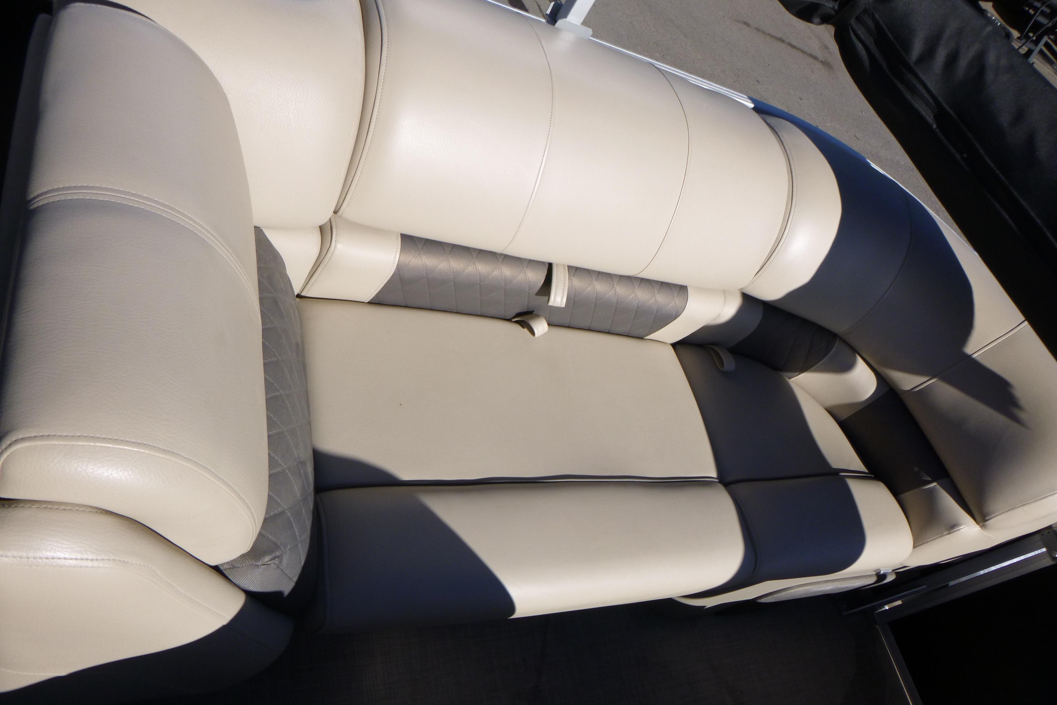 2022 Sun Tracker Party Barge 22 DLX Gallery