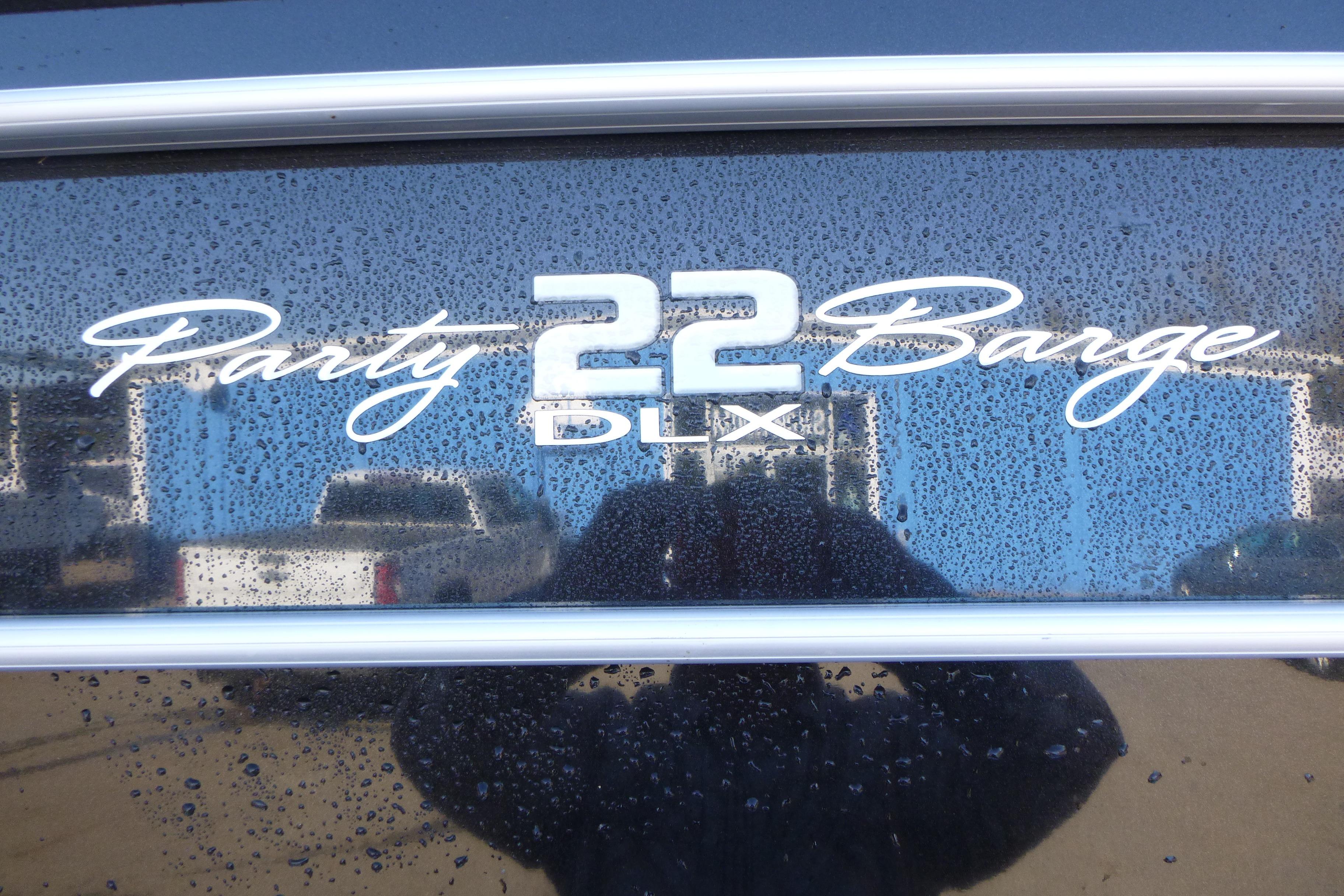 2022 Sun Tracker Party Barge 22 DLX Gallery