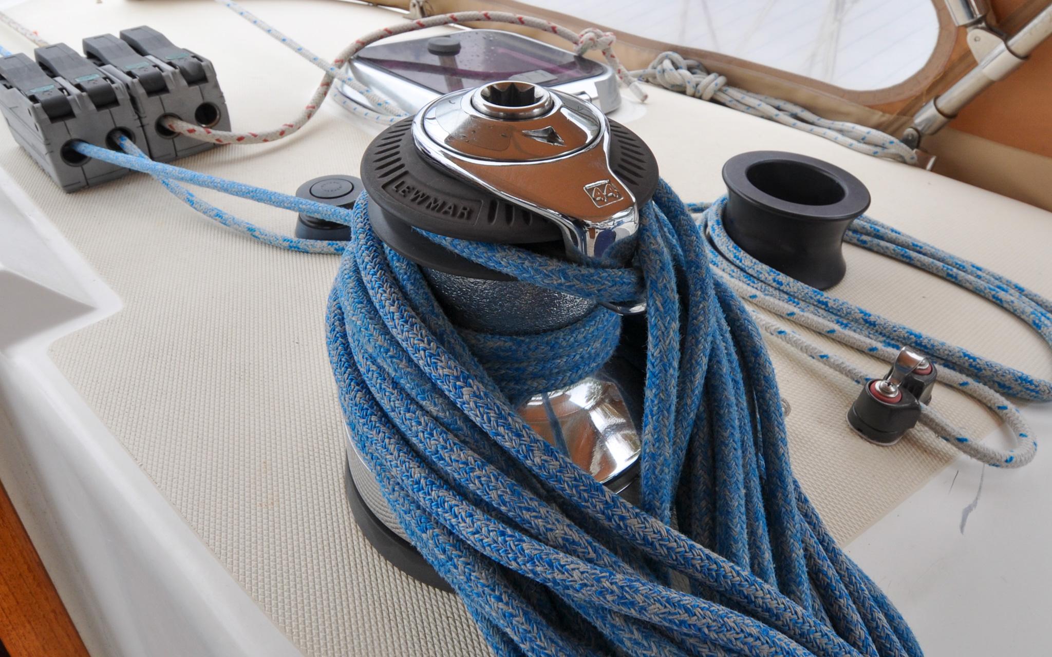 Jezebel Yacht Photos Pics Sabre 426 - Jezebel - Cockpit - Halyard Winch