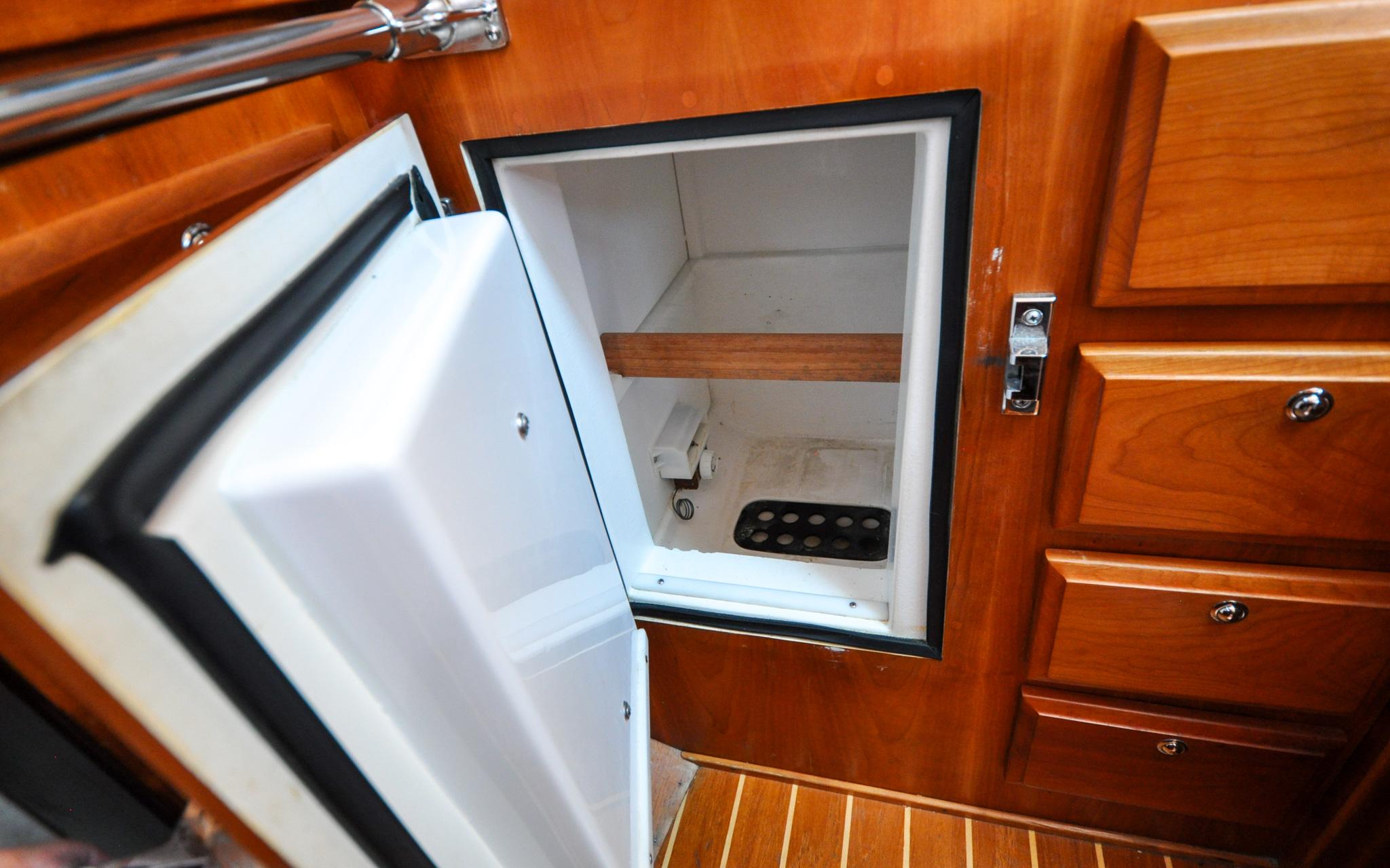 Jezebel Yacht Photos Pics Sabre 426 - Jezebel - Galley - Fridge - Front Loading Door