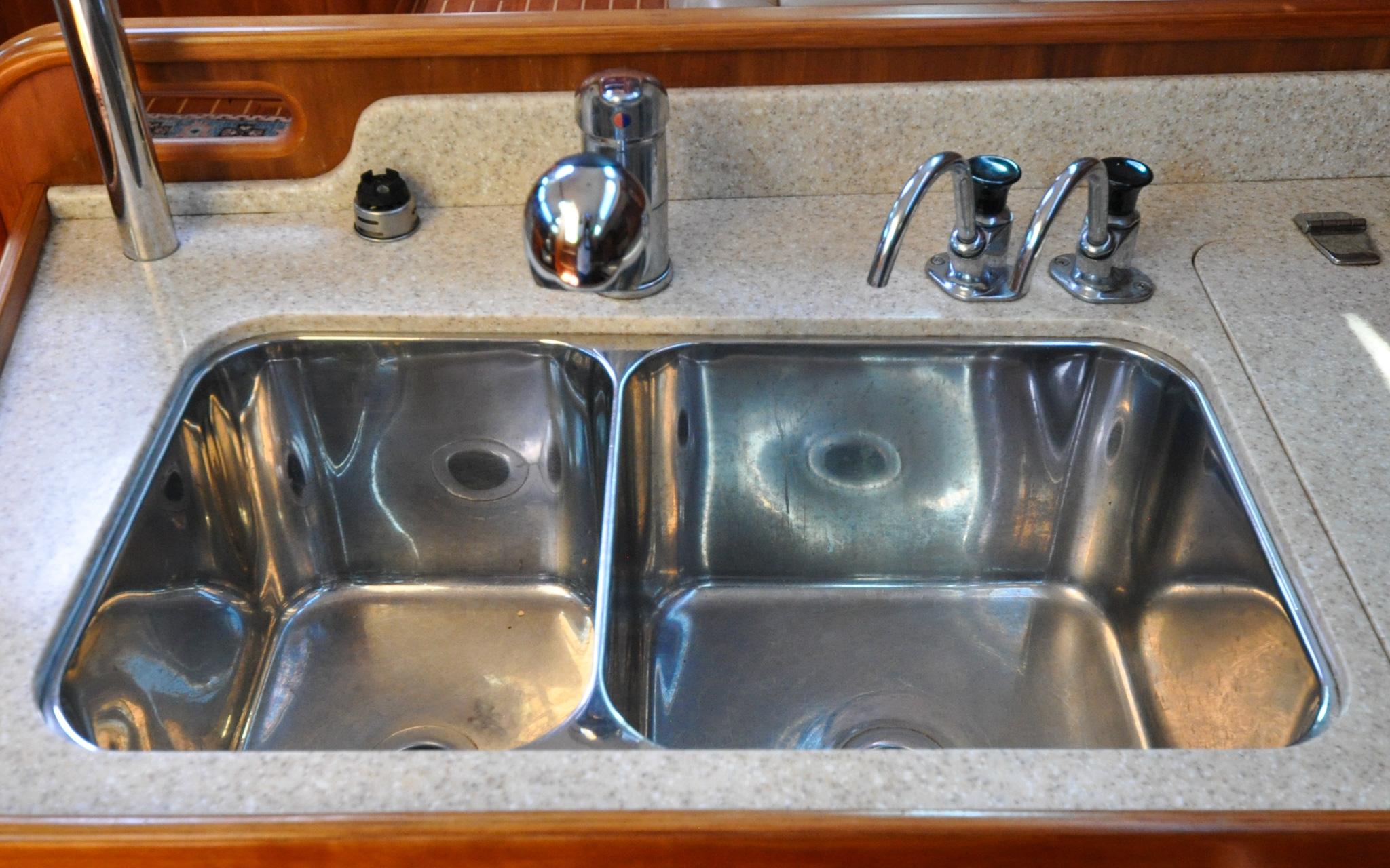 Jezebel Yacht Photos Pics Sabre 426 - Jezebel - Galley - Sink