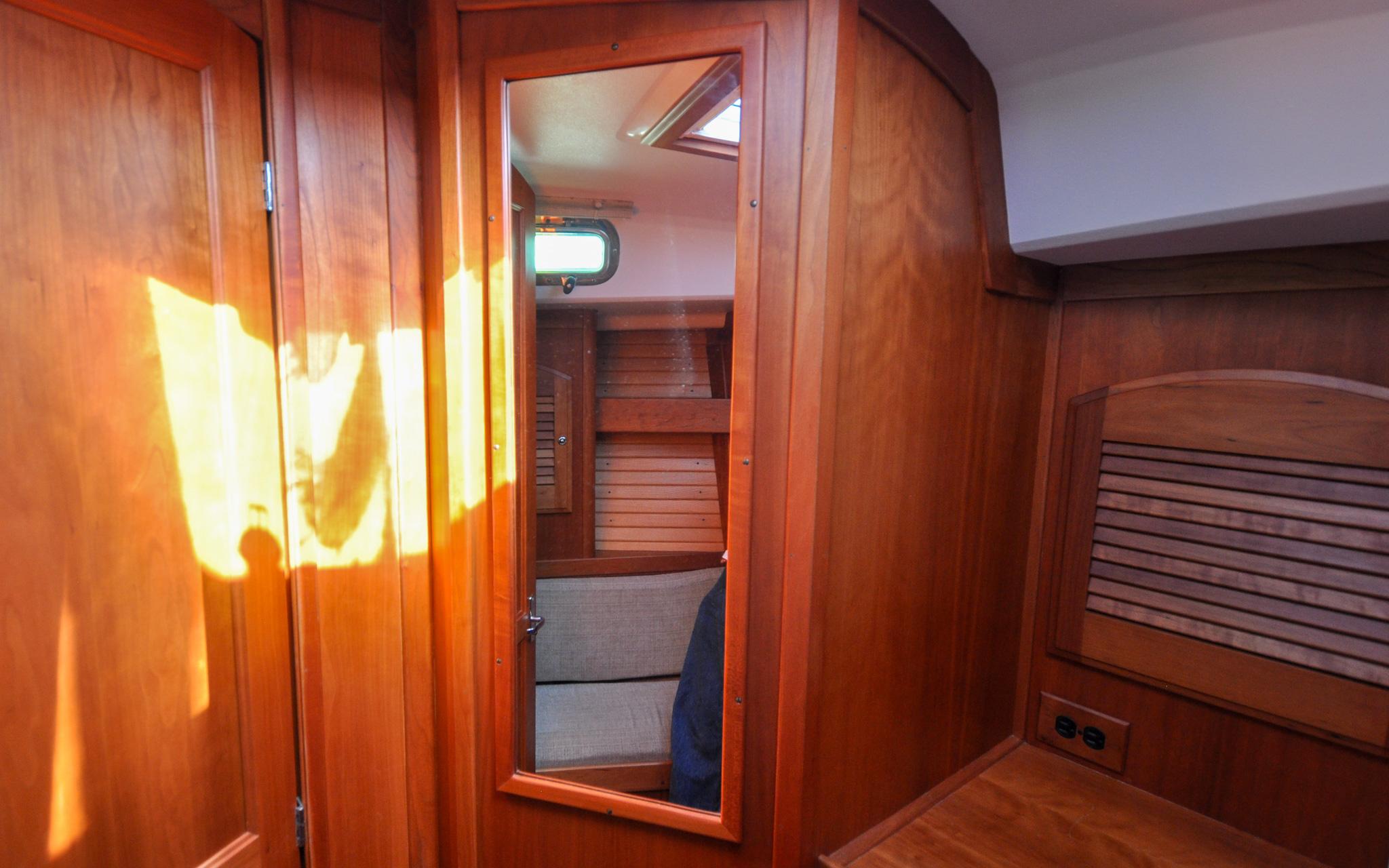 Jezebel Yacht Photos Pics Sabre 426 - Jezebel - Forward Cabin - Vanity