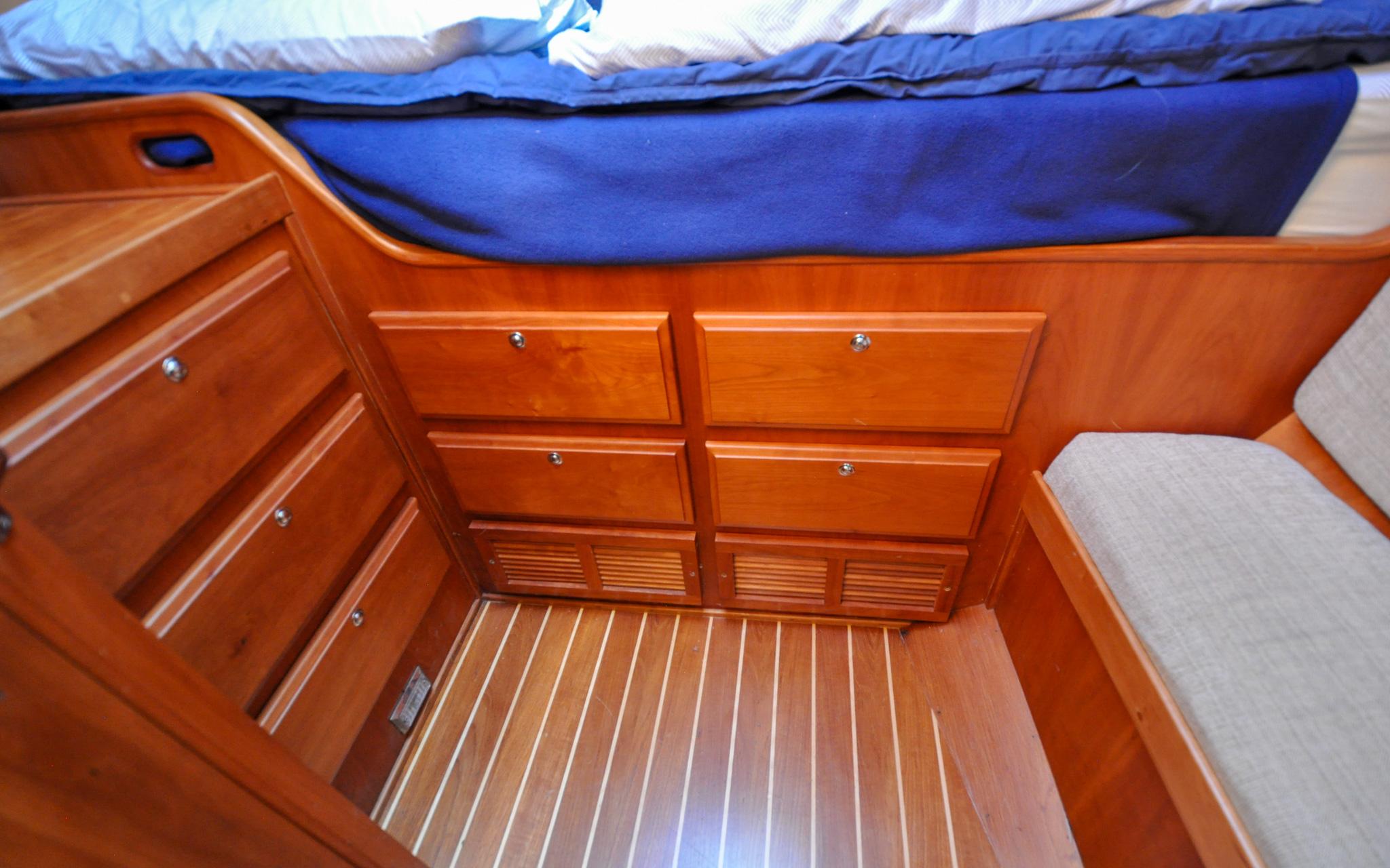 Jezebel Yacht Photos Pics Sabre 426 - Jezebel - Forward Cabin - Storage Drawers