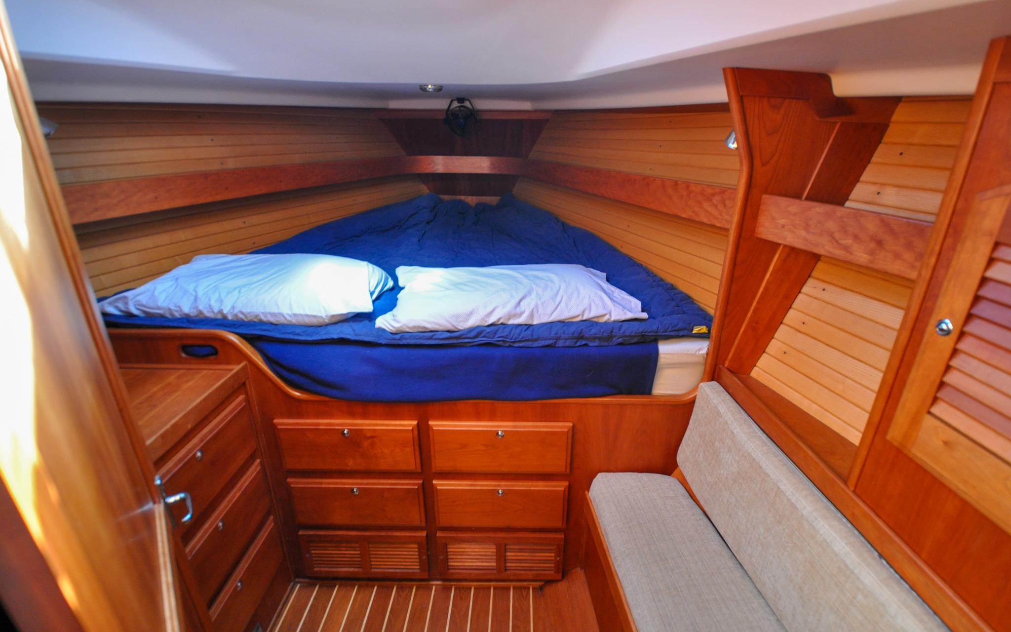 Jezebel Yacht Photos Pics Sabre 426 - Jezebel - Forward Cabin - V Berth