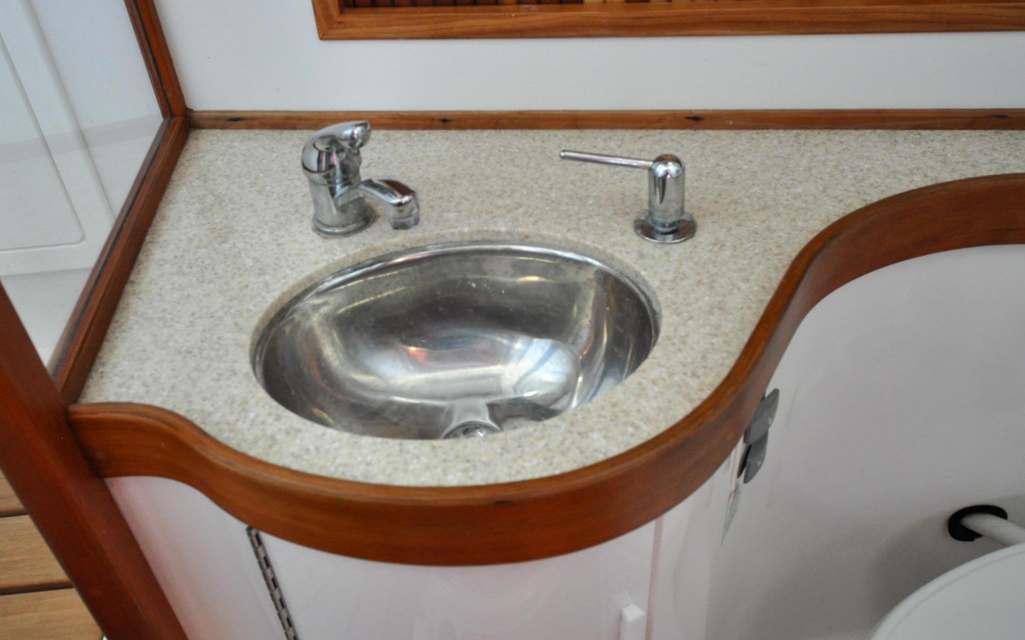 Jezebel Yacht Photos Pics Sabre 426 - Jezebel - Head - Sink