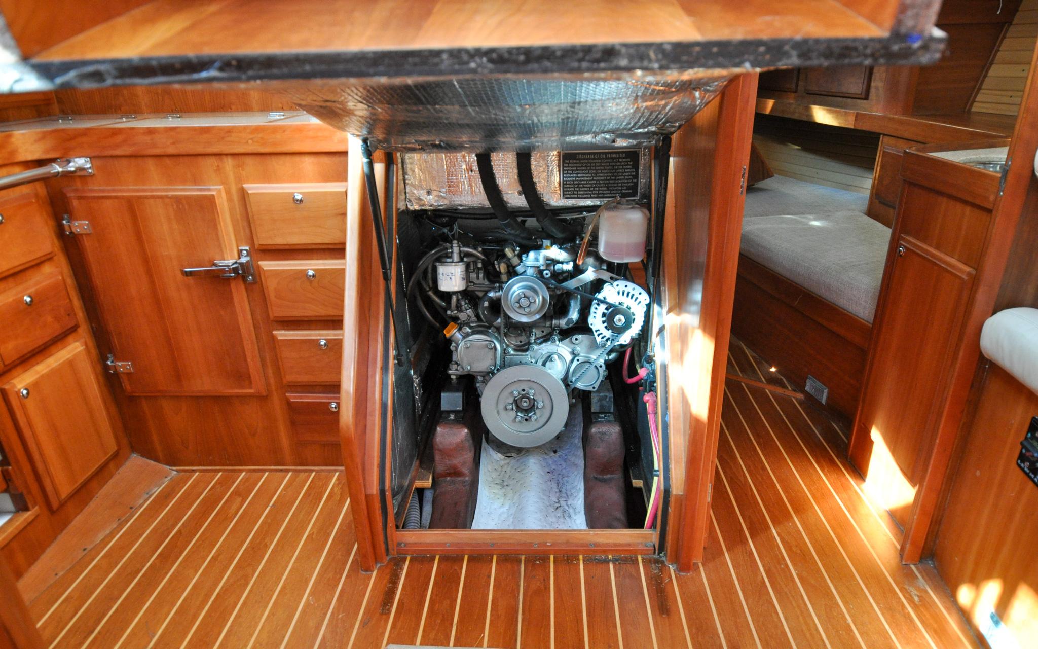 Jezebel Yacht Photos Pics Sabre 426 - Jezebel - Salon - Engine Access