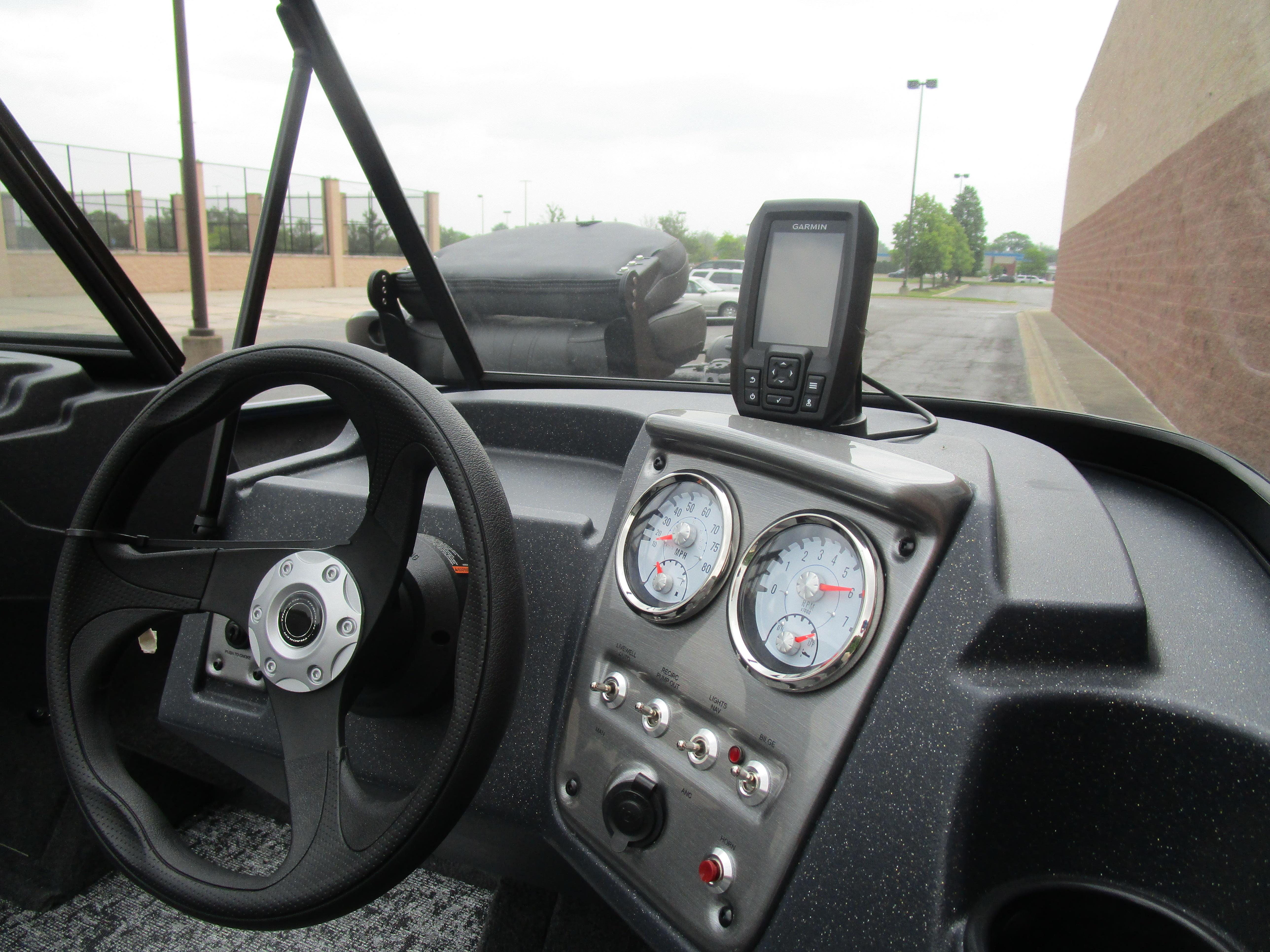 2025 Tracker Pro Guide V16 WT Gallery
