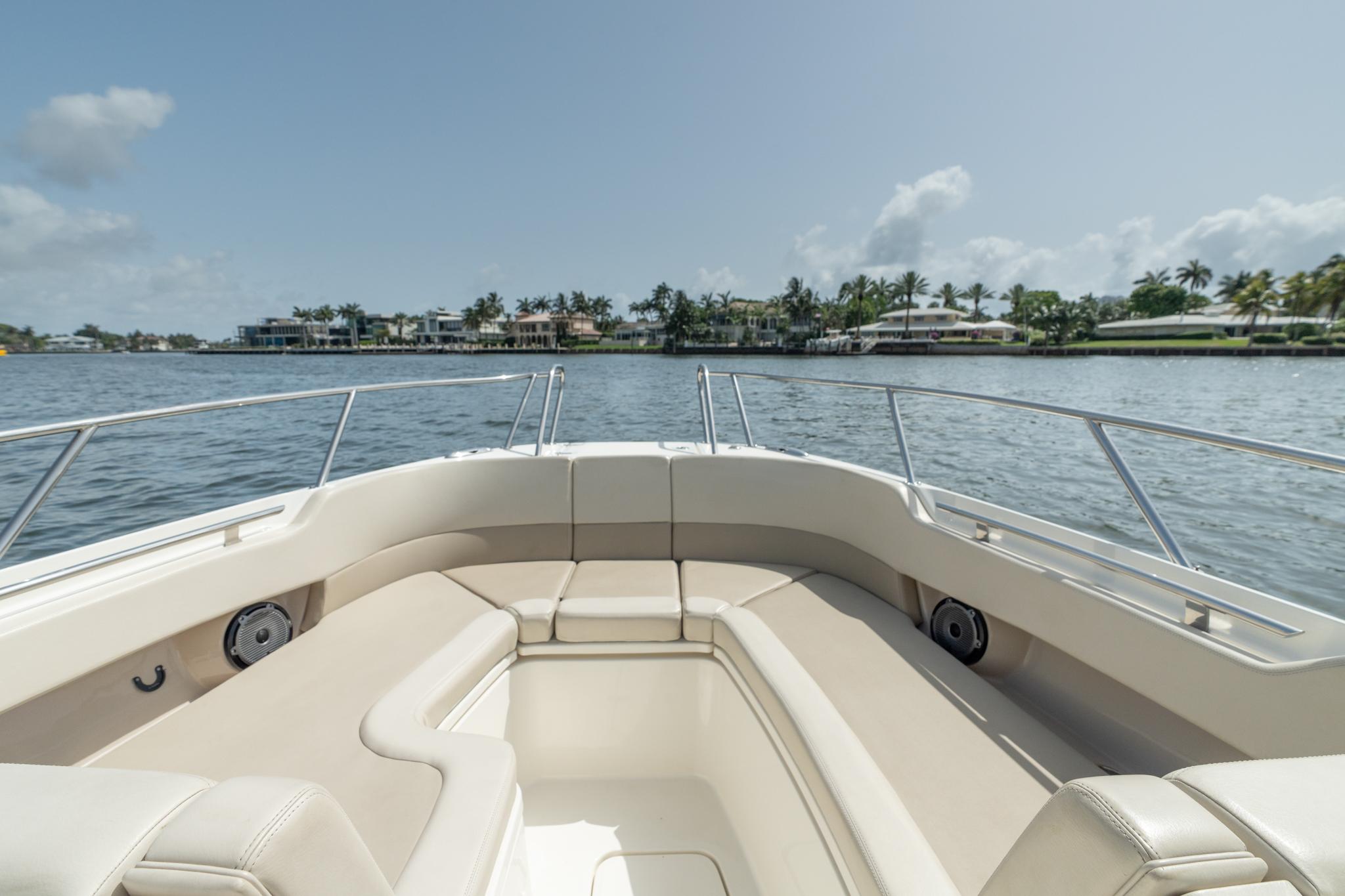 2024-boston-whaler-320-vantage-power-9836749-20250617061641053-1
