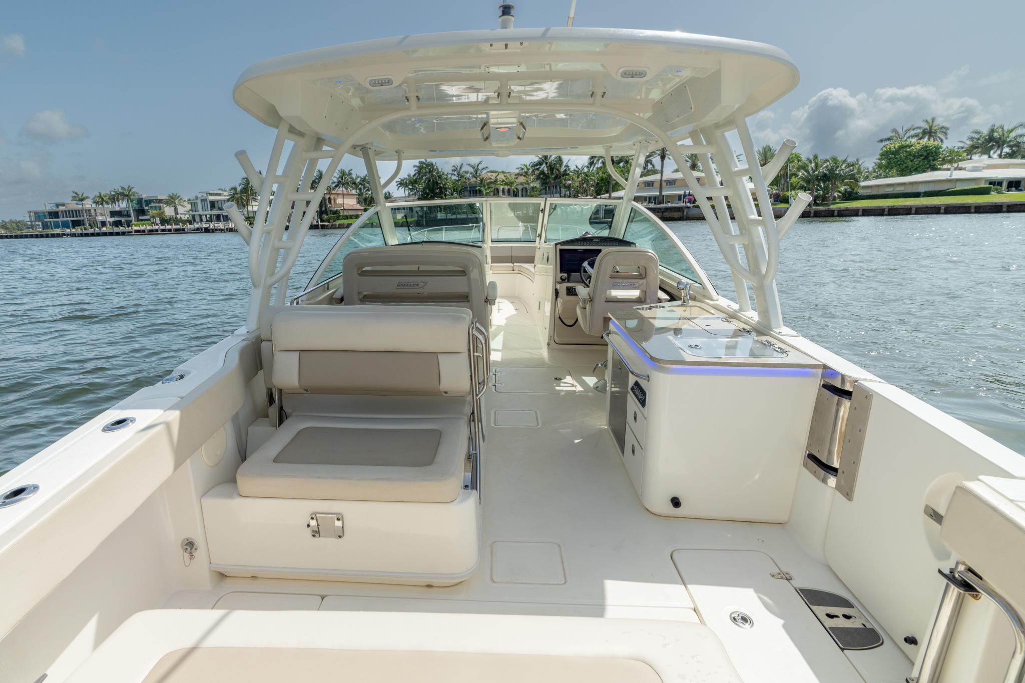 2024-boston-whaler-320-vantage-power-9836749-20250617061643551-1