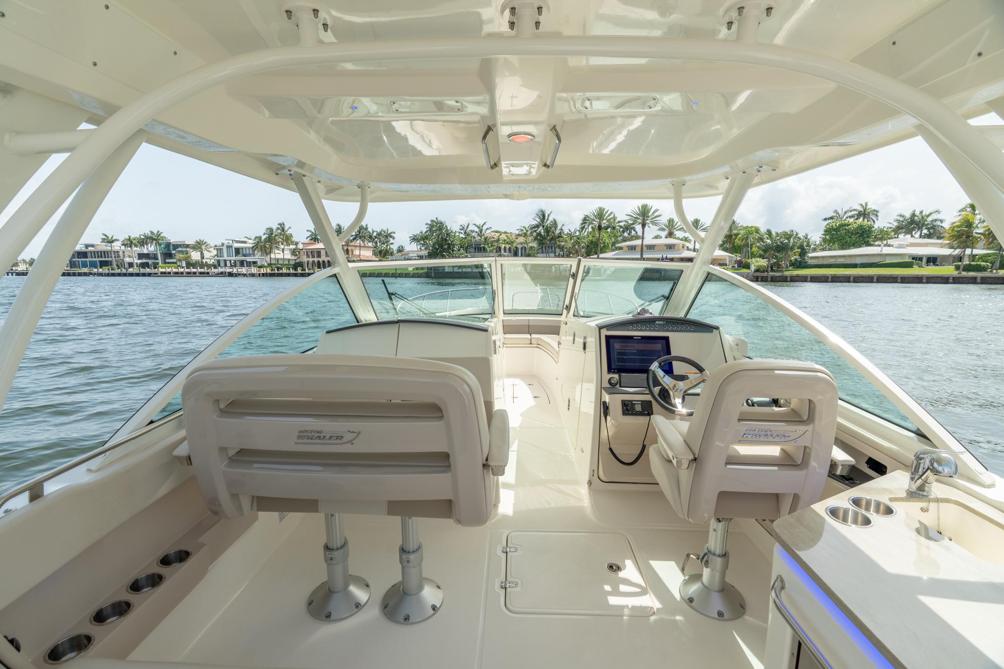 2024-boston-whaler-320-vantage-power-9836749-20250617061645135-1