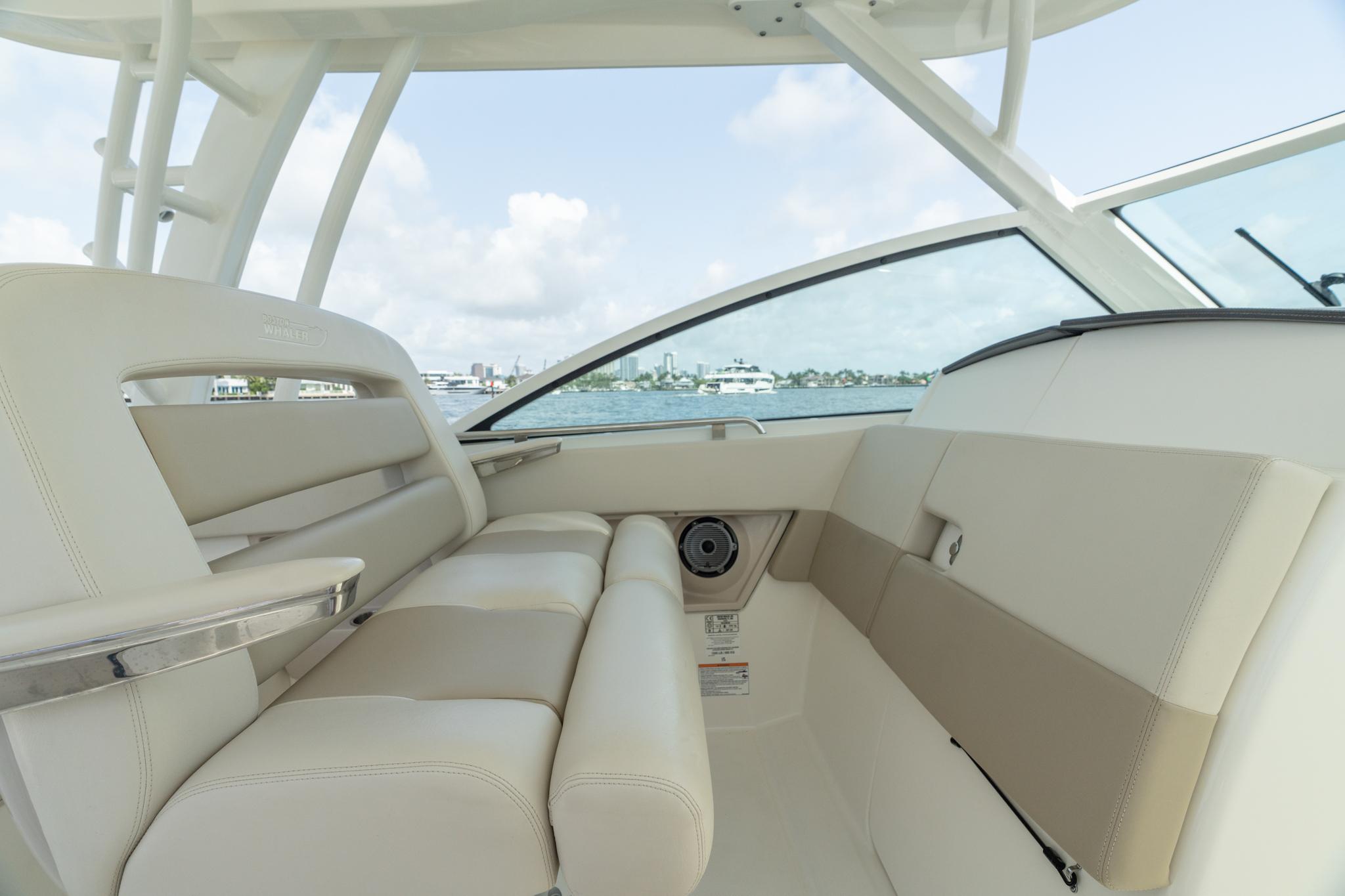2024-boston-whaler-320-vantage-power-9836749-20250617061654070-1