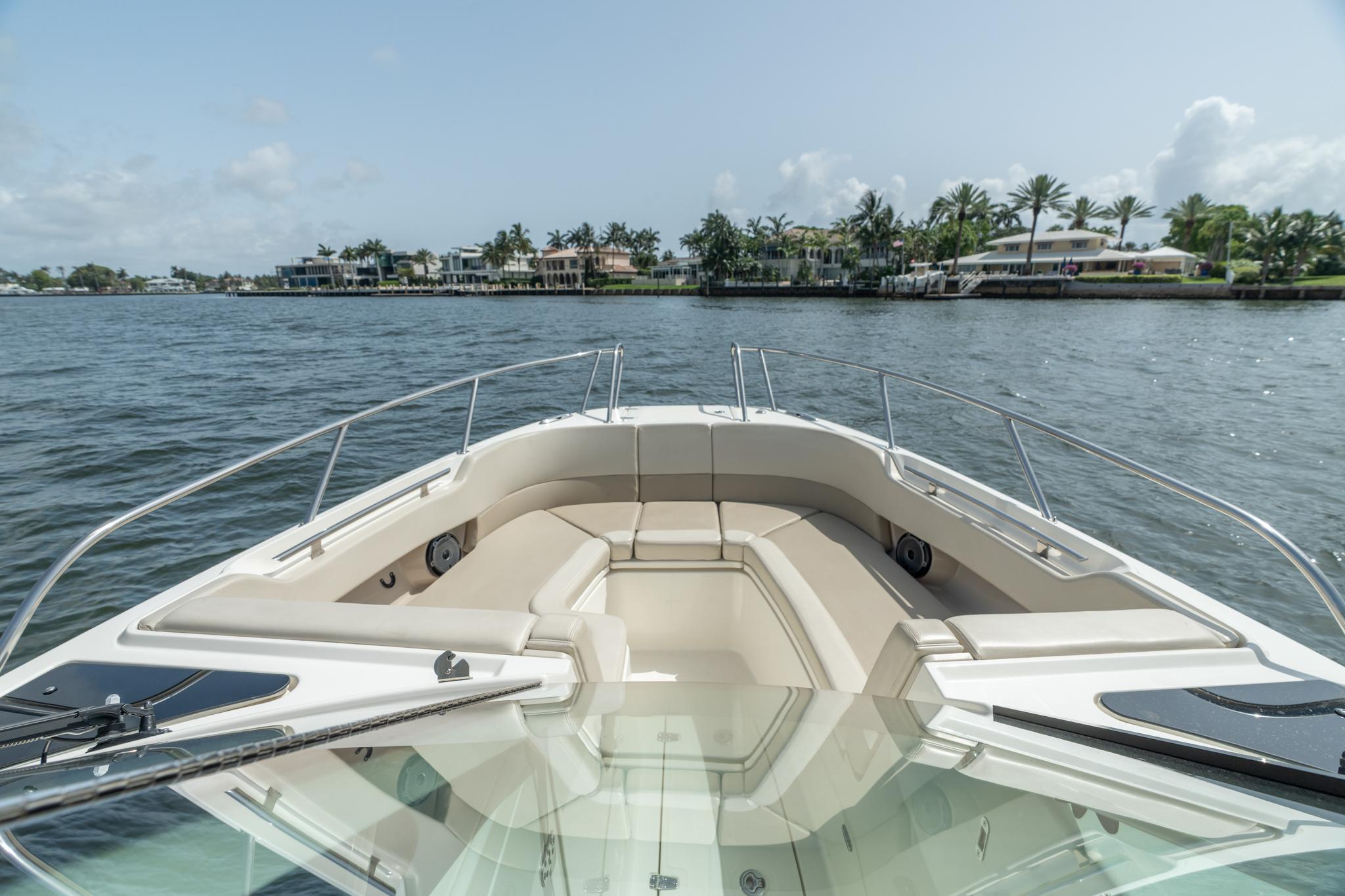 2024-boston-whaler-320-vantage-power-9836749-20250617061656159-1