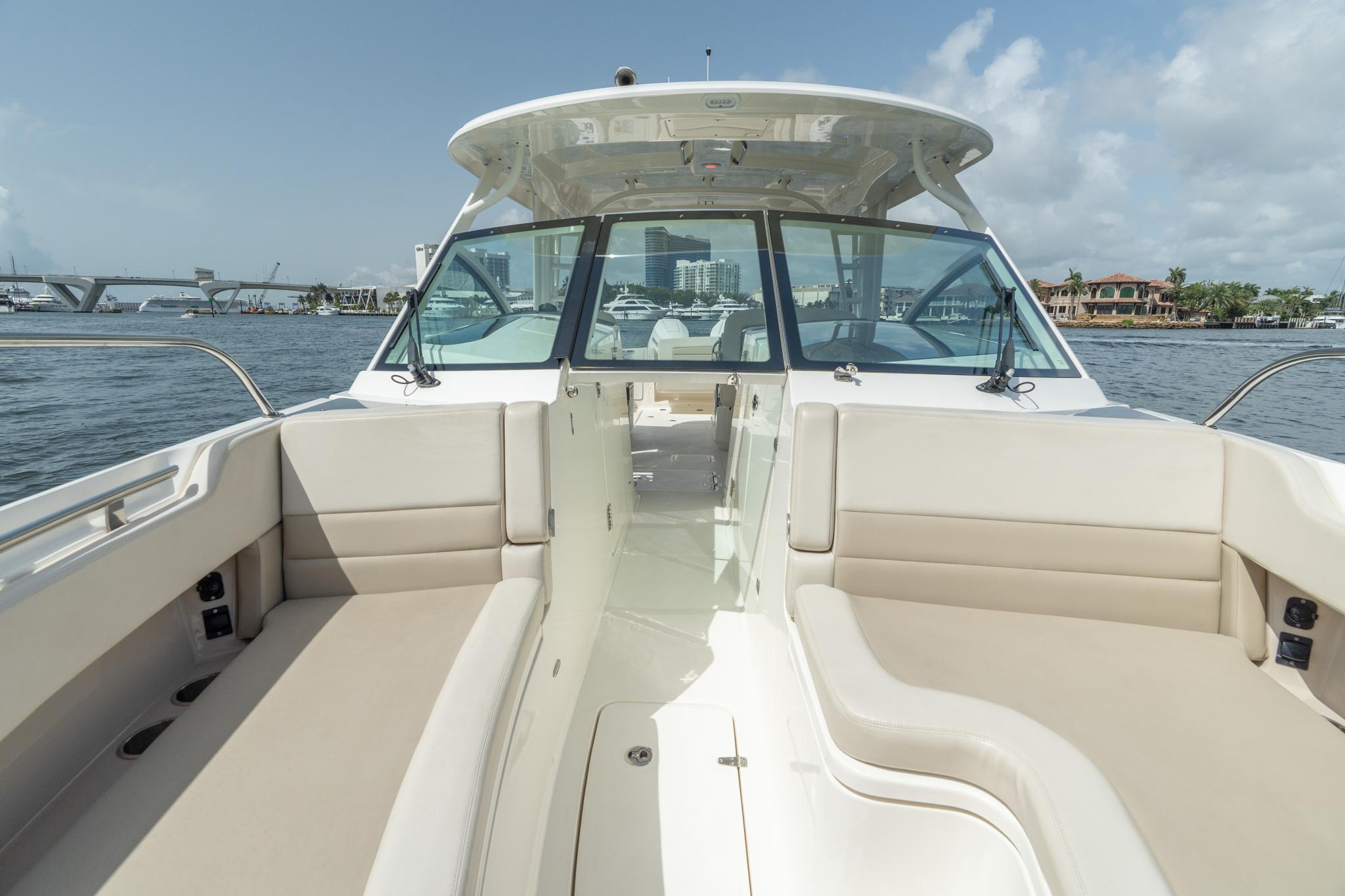 2024-boston-whaler-320-vantage-power-9836749-20250617061700148-1