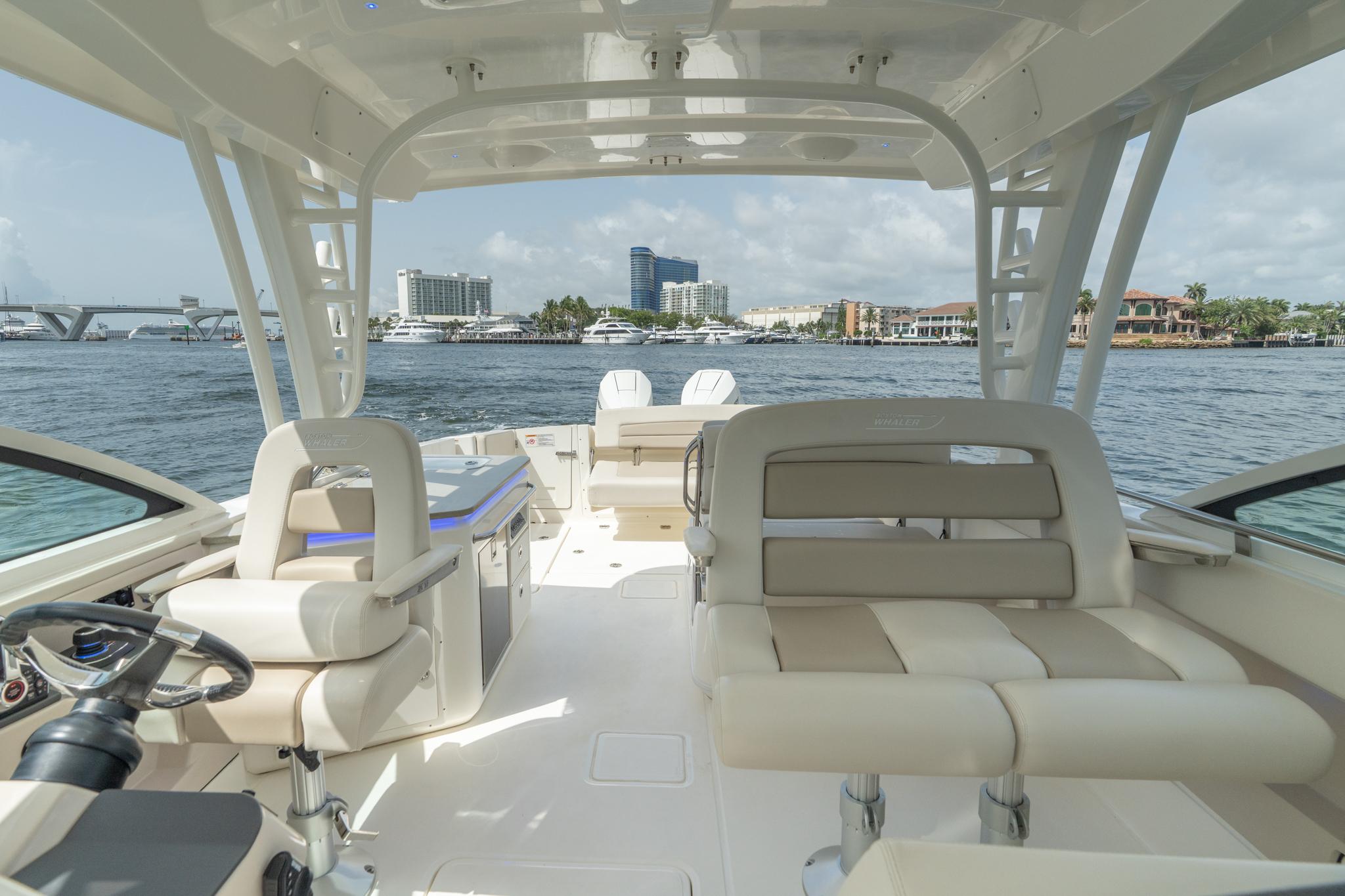 2024-boston-whaler-320-vantage-power-9836749-20250617061702193-1