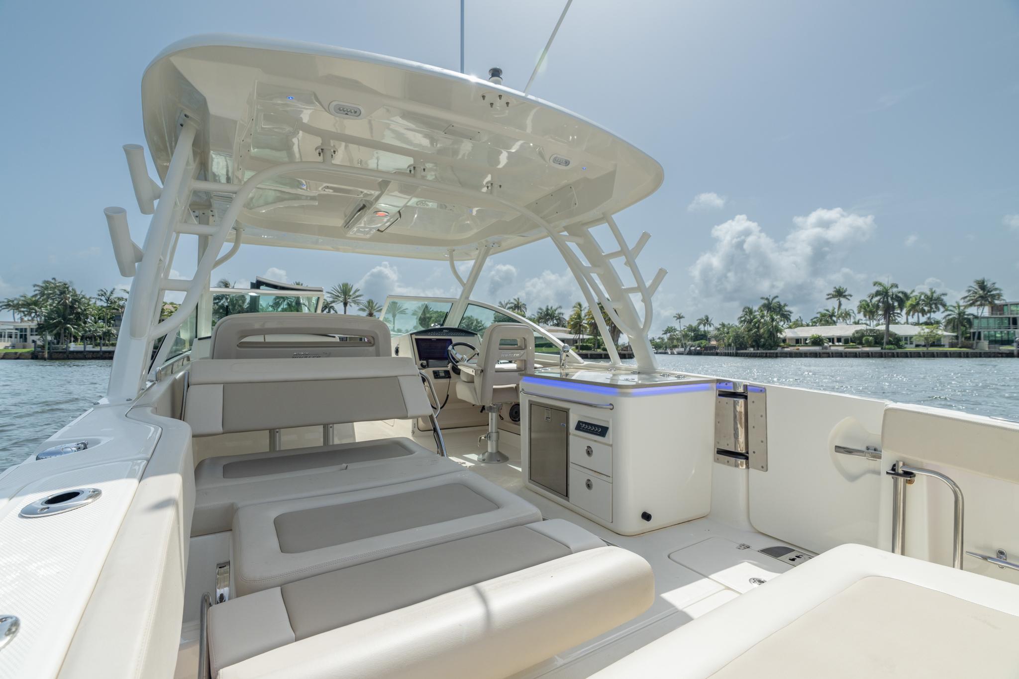 2024-boston-whaler-320-vantage-power-9836749-20250617061704200-1