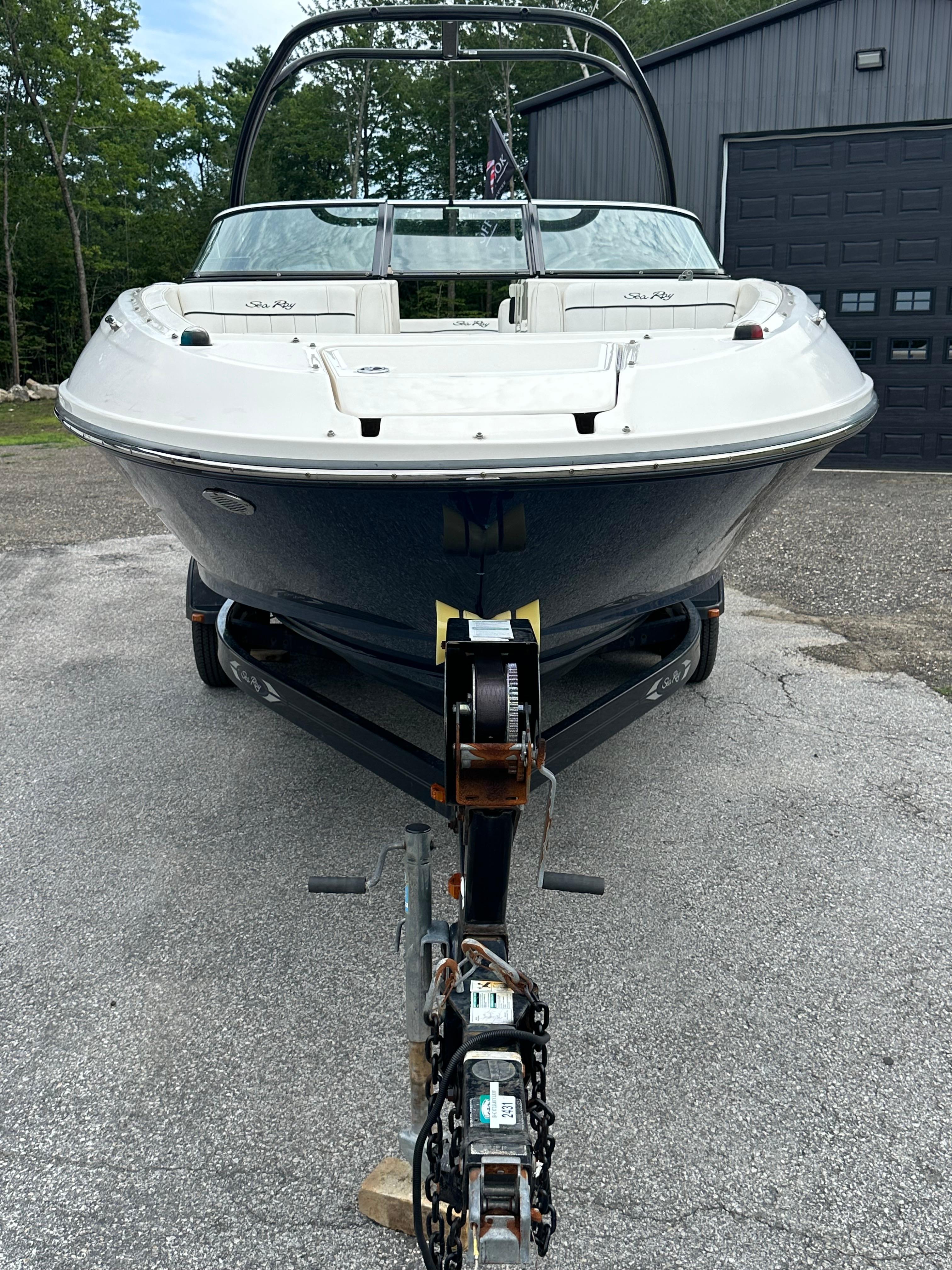 2014 Sea Ray 240 SUN DECK