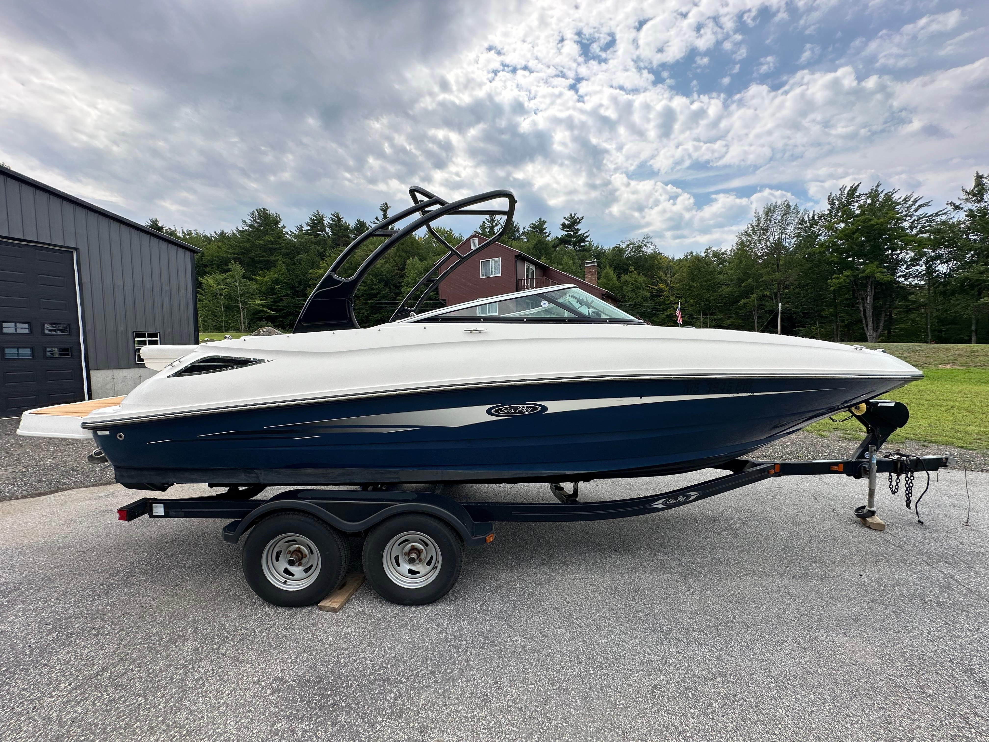 2014 Sea Ray 240 SUN DECK