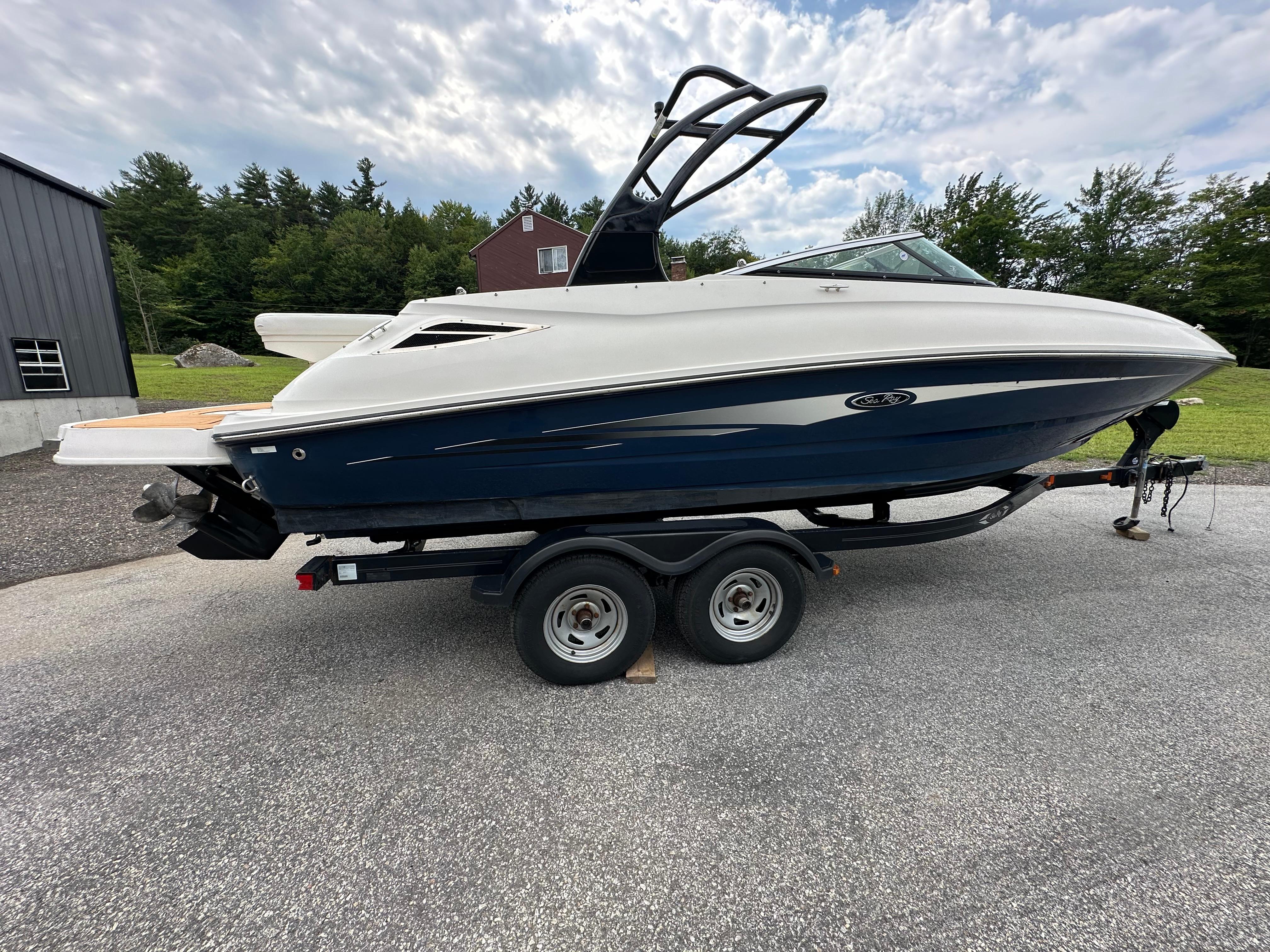 2014 Sea Ray 240 SUN DECK