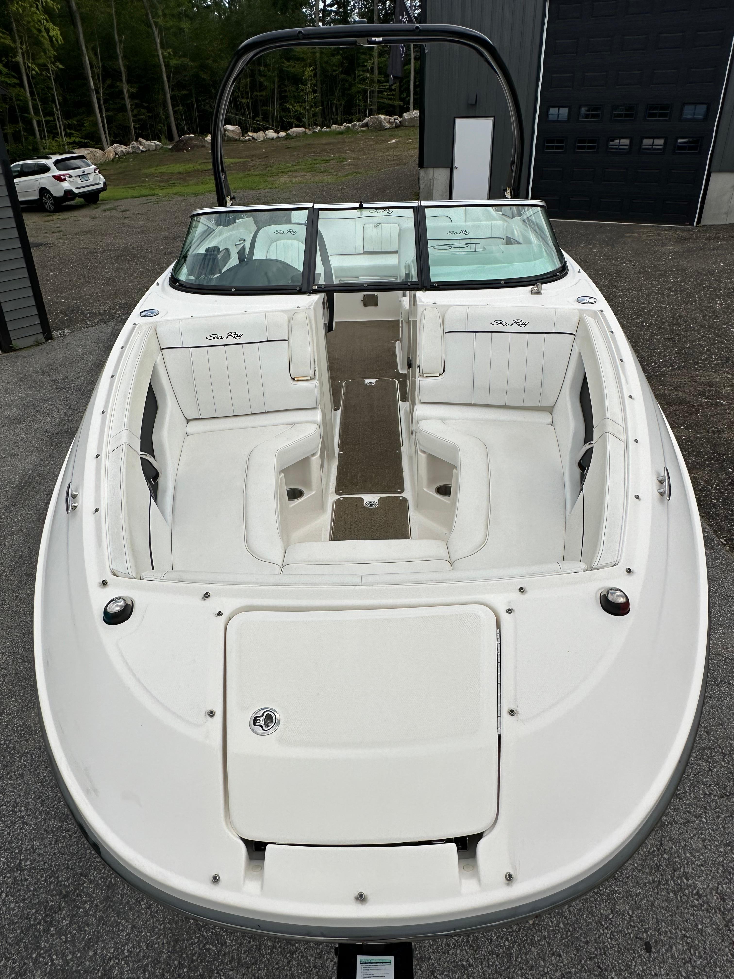 2014 Sea Ray 240 SUN DECK