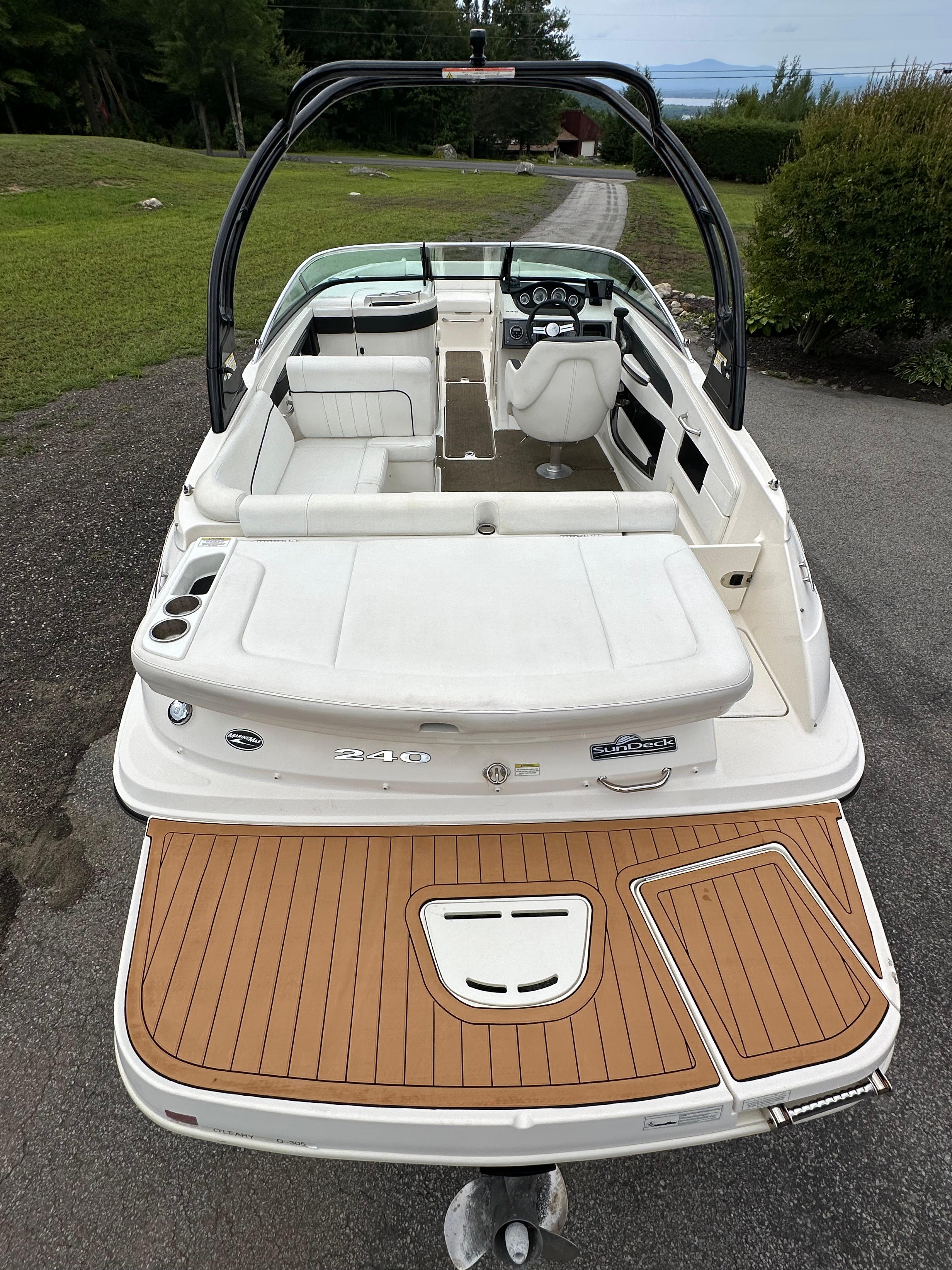 2014 Sea Ray 240 SUN DECK