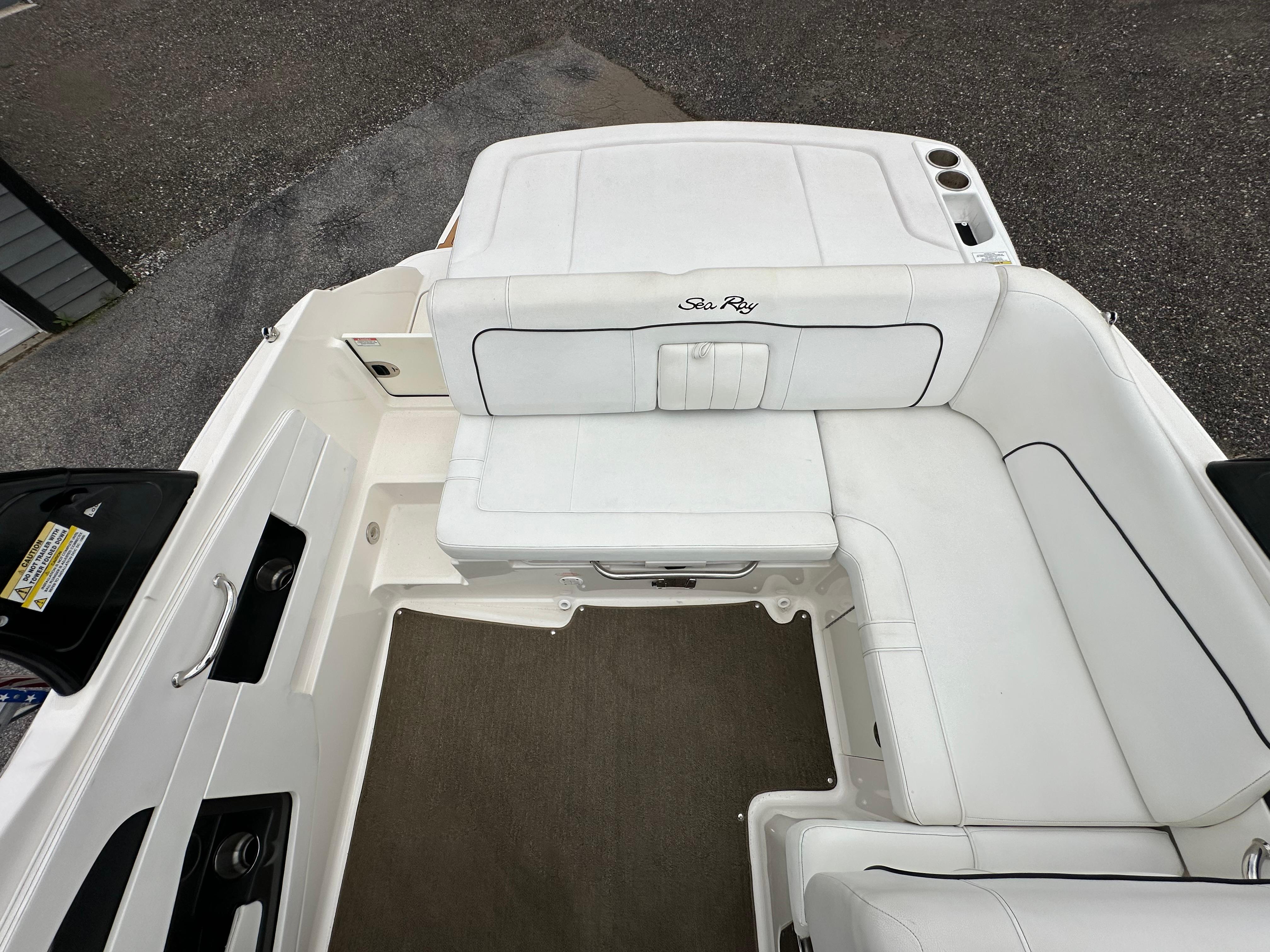 2014 Sea Ray 240 SUN DECK