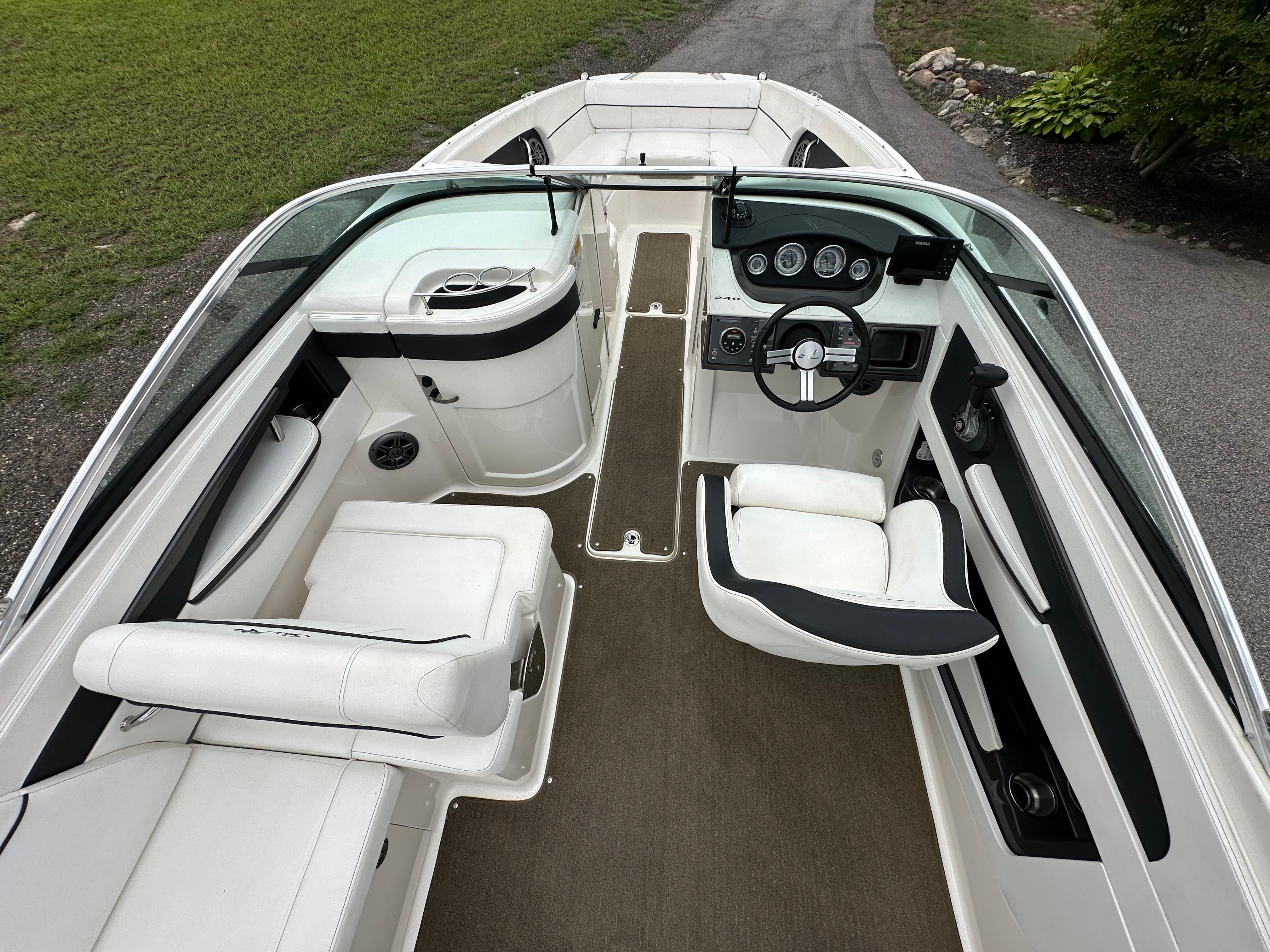 2014 Sea Ray 240 SUN DECK