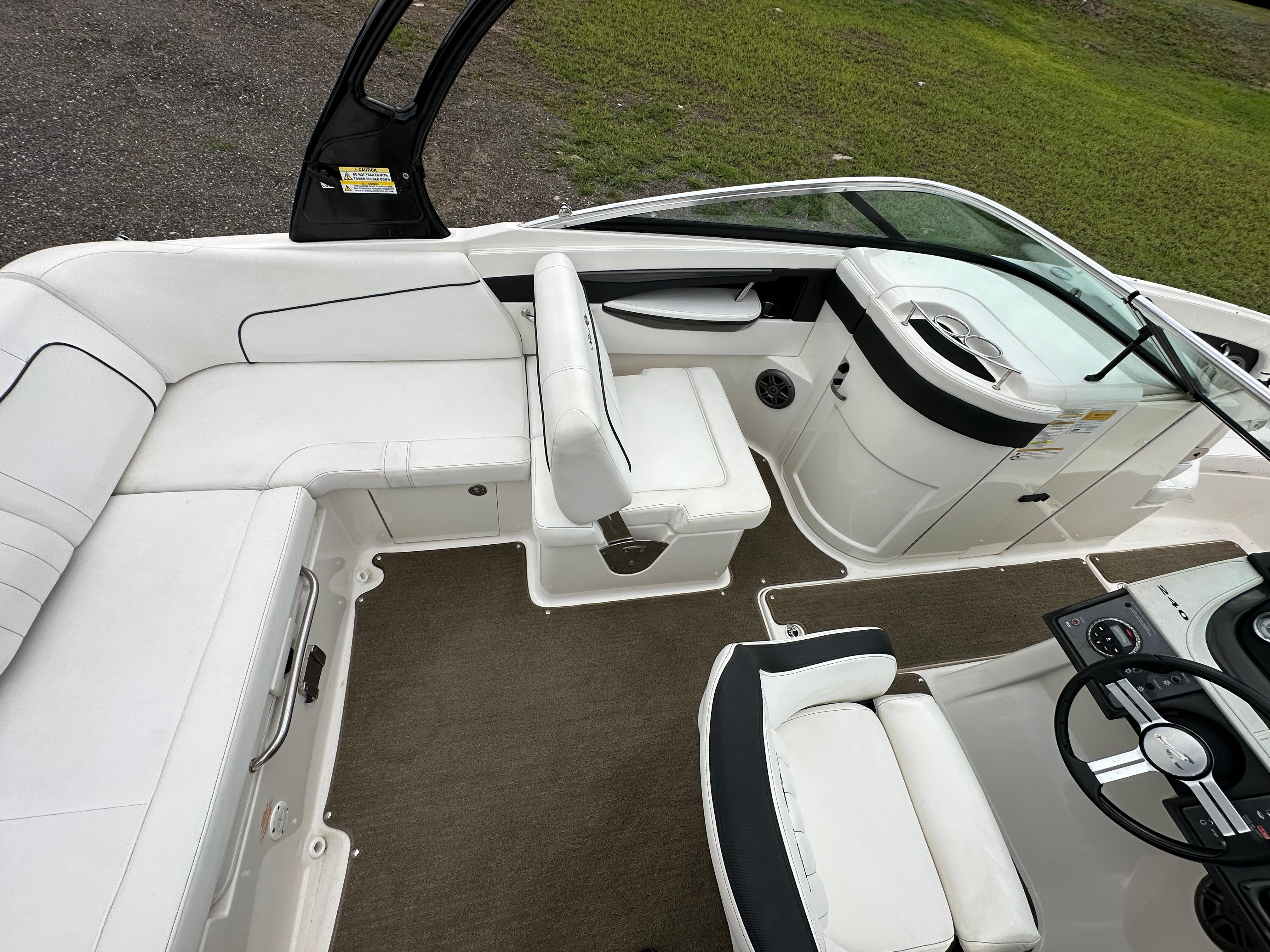 2014 Sea Ray 240 SUN DECK